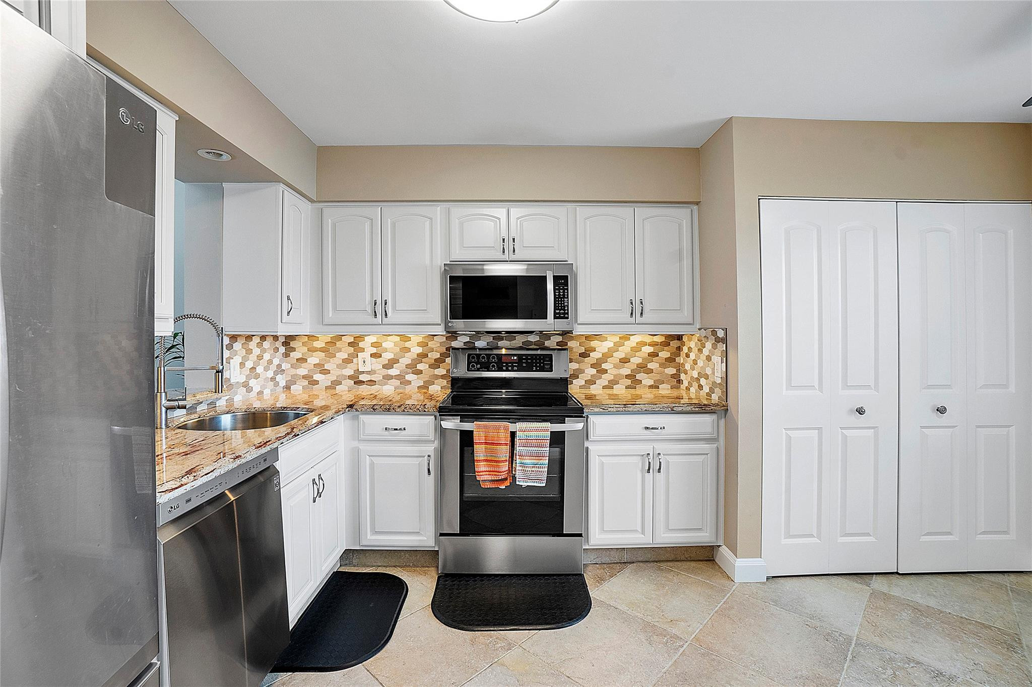 WATERS EDGE TOWERS CONDO - Residential