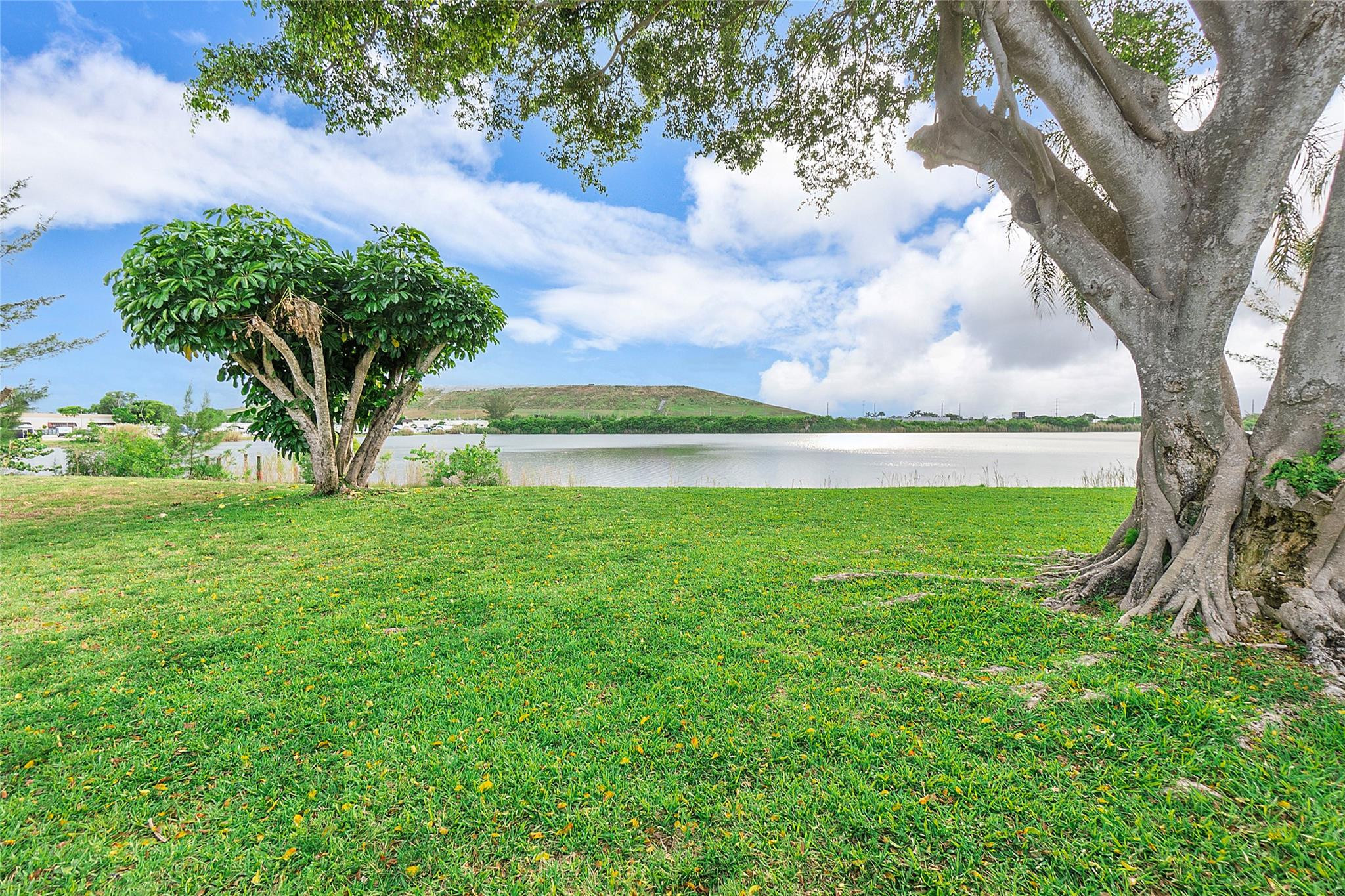 WATERS EDGE TOWERS CONDO - Residential