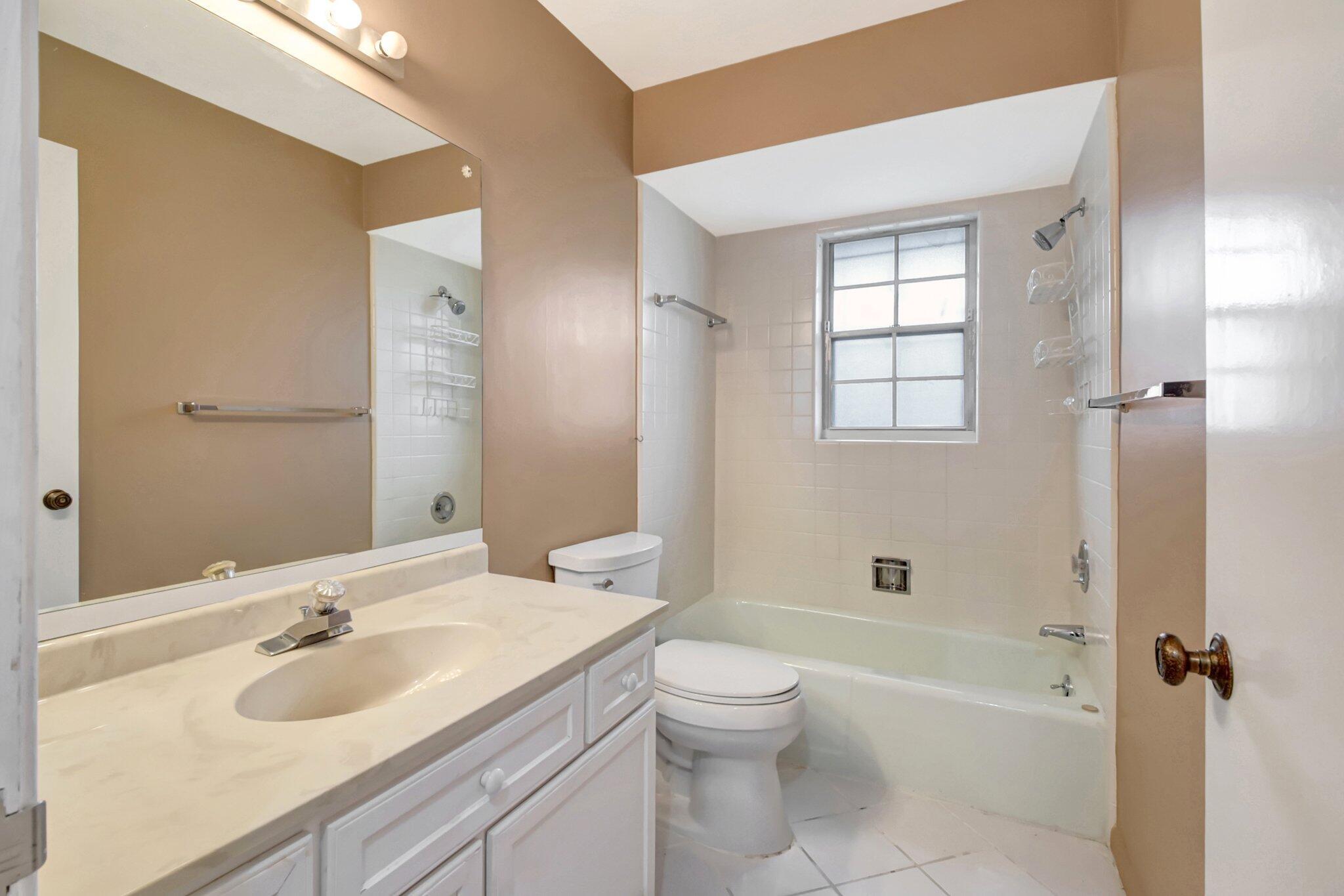 PINE VILLAS 9 - Residential