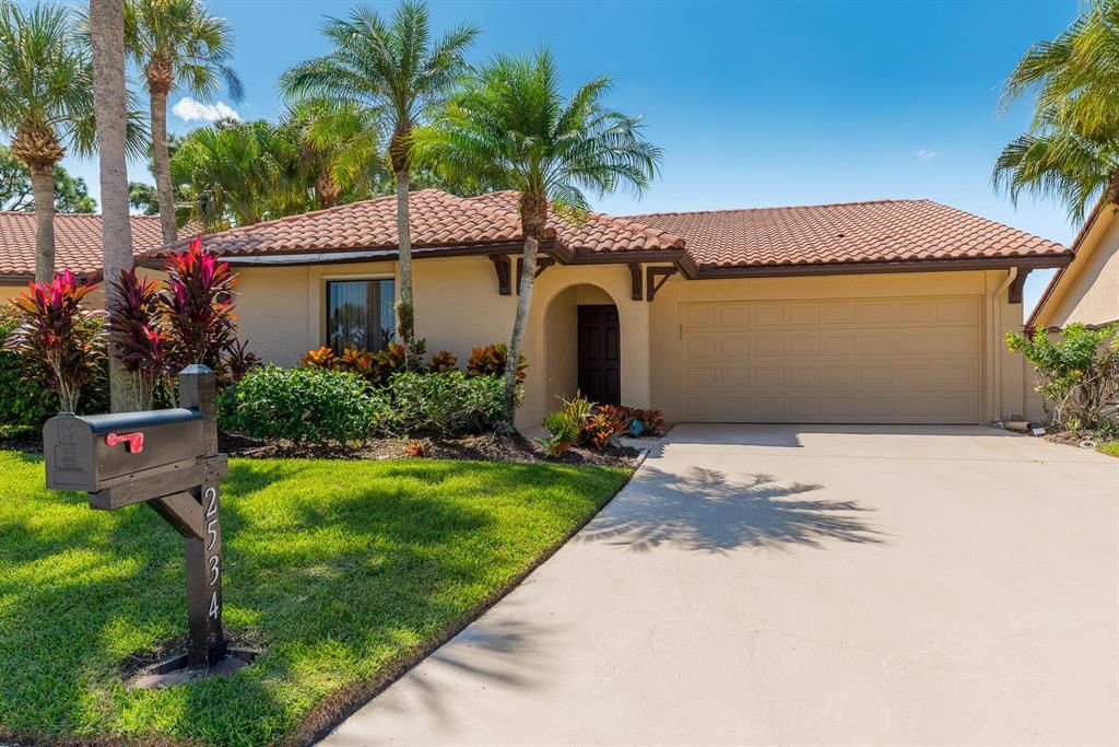 Photo of 2534 SW Bobalink Circle, Palm City, FL 34990 (MLS # R10873646)