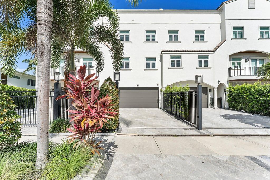 Photo of 57 Isle Of Venice Drive #57, Fort Lauderdale, FL 33301 (MLS # B26045916)