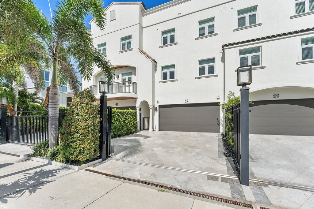 Photo of 57 Isle Of Venice Drive #57, Fort Lauderdale, FL 33301 (MLS # B26045916)