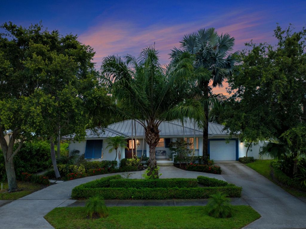 Photo of 1709 18th Avenue N, Lake Worth Beach, FL 33460 (MLS # R11104036)