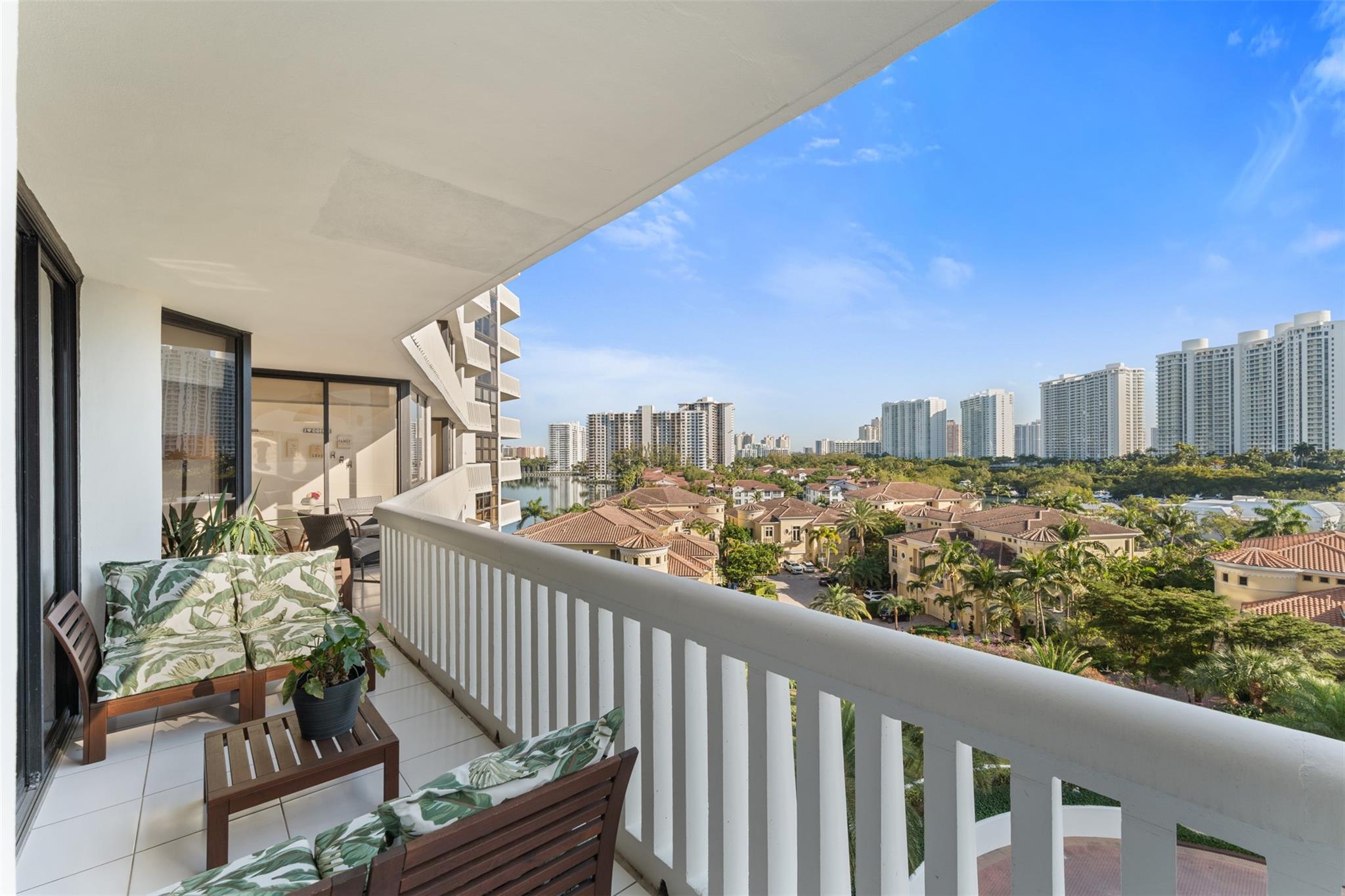 Williams Island - Residential