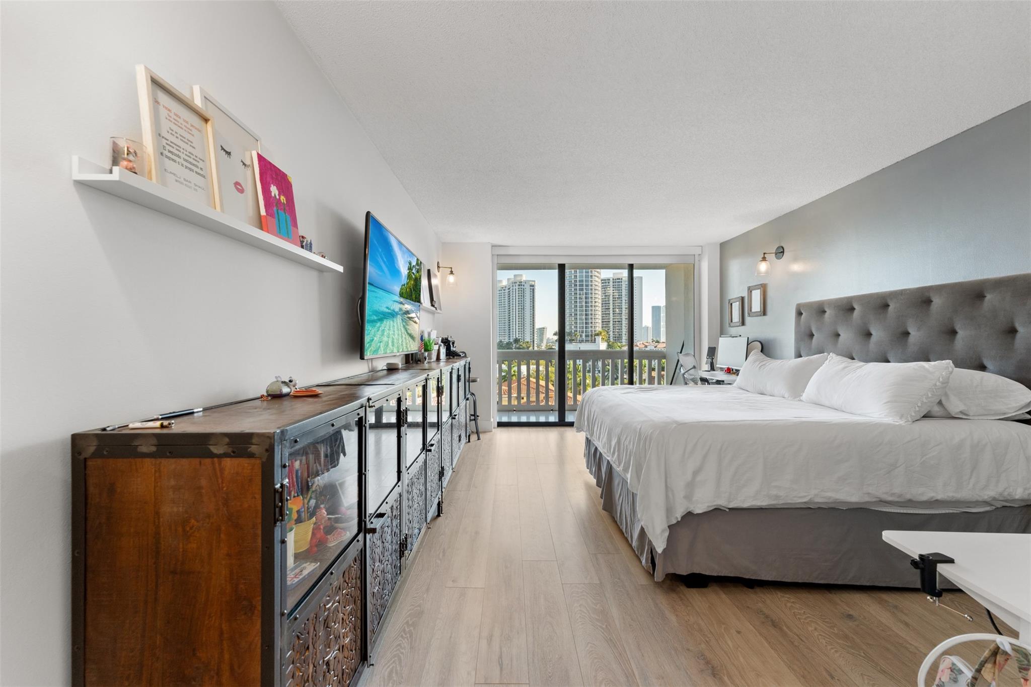 Williams Island - Residential