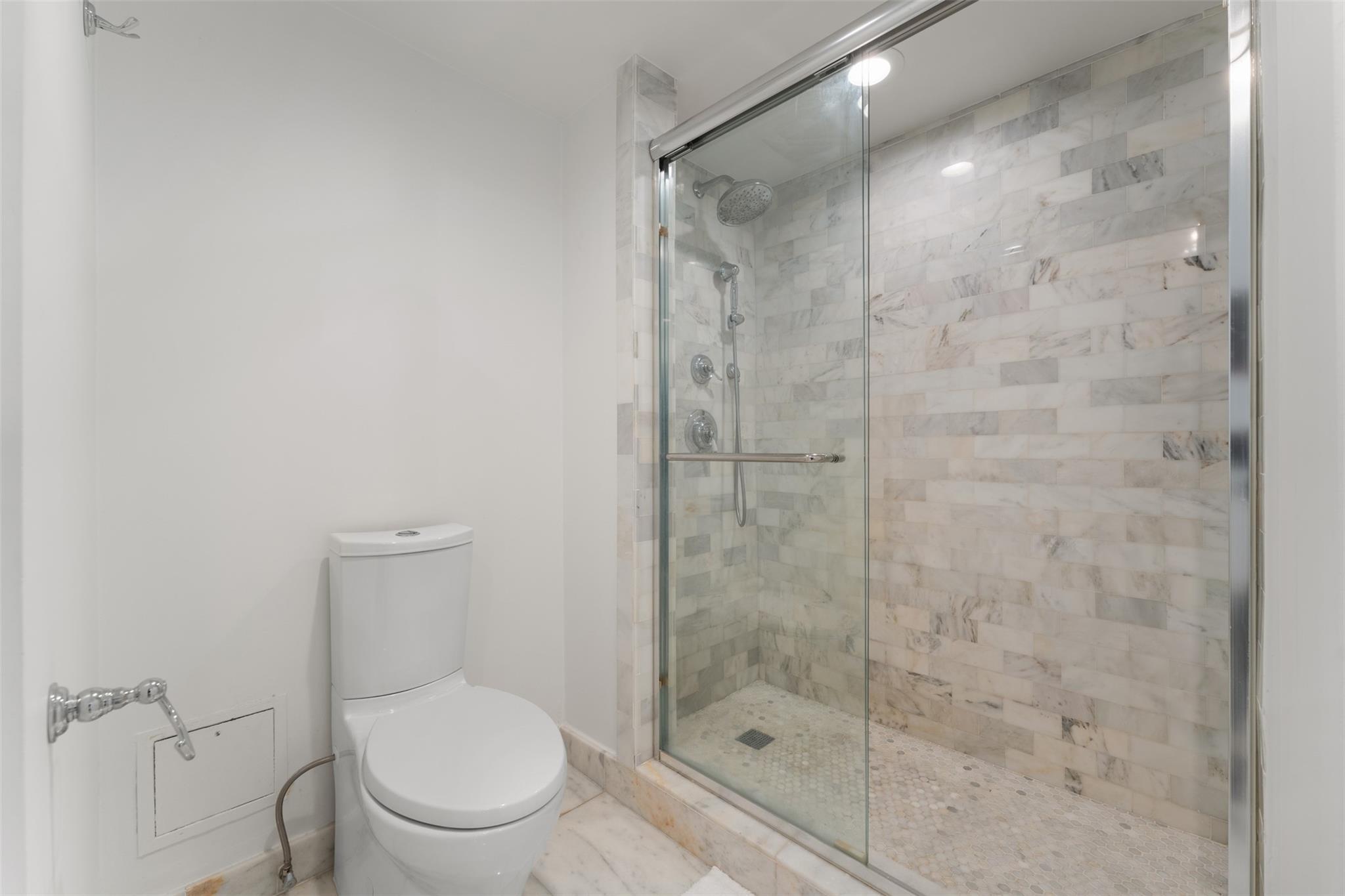 Williams Island - Residential