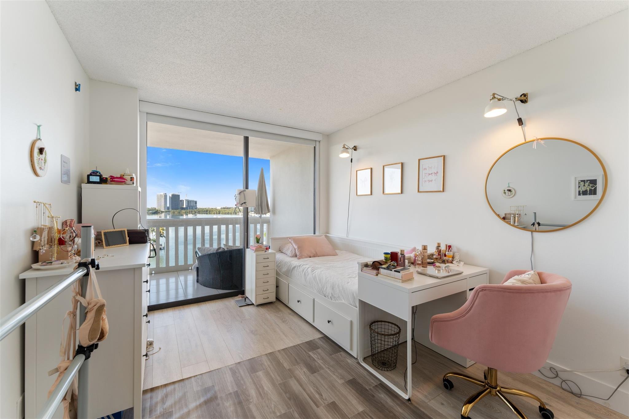 Williams Island - Residential