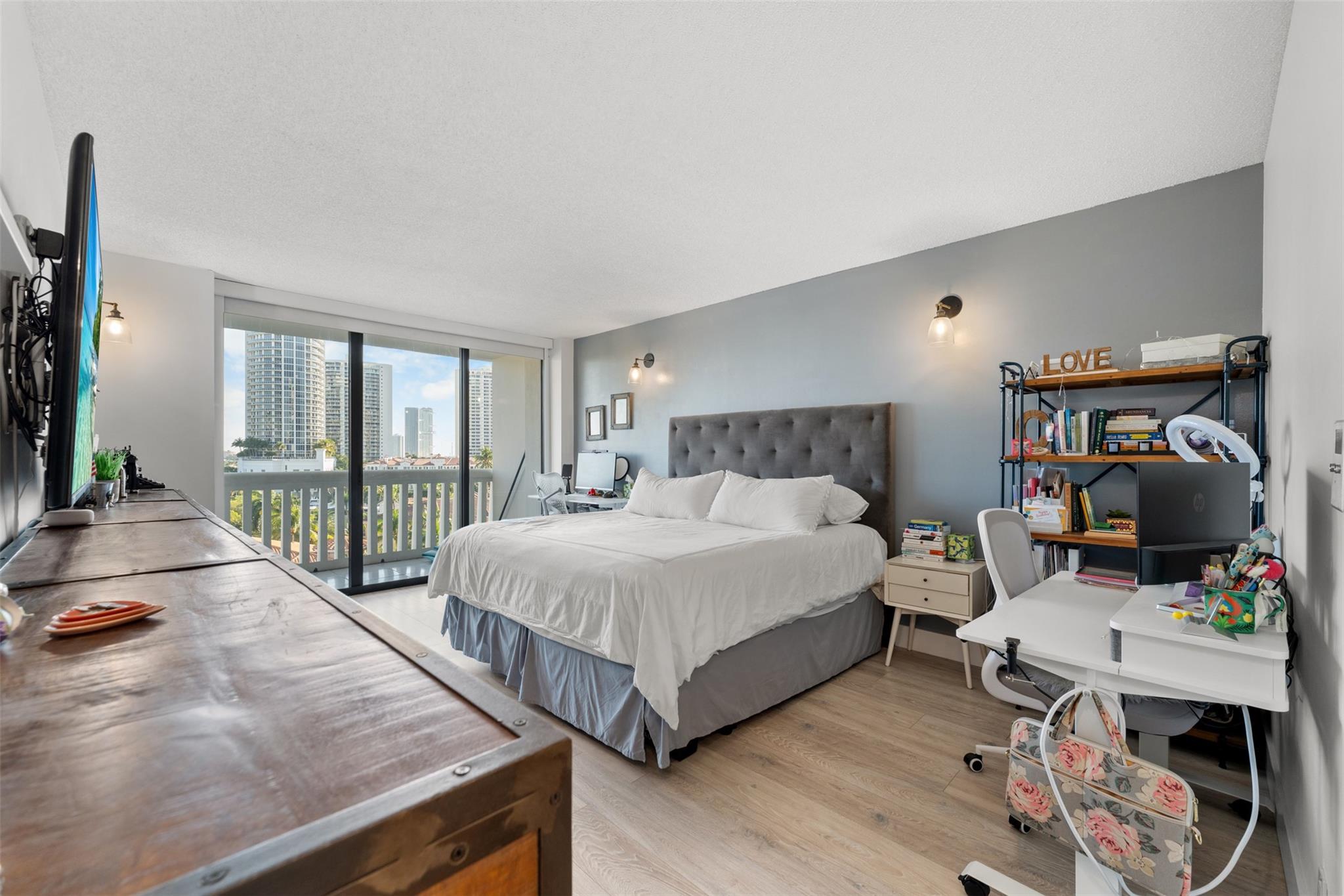 Williams Island - Residential