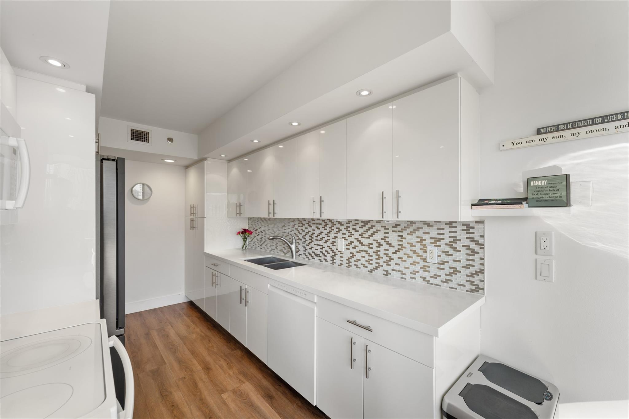 Williams Island - Residential