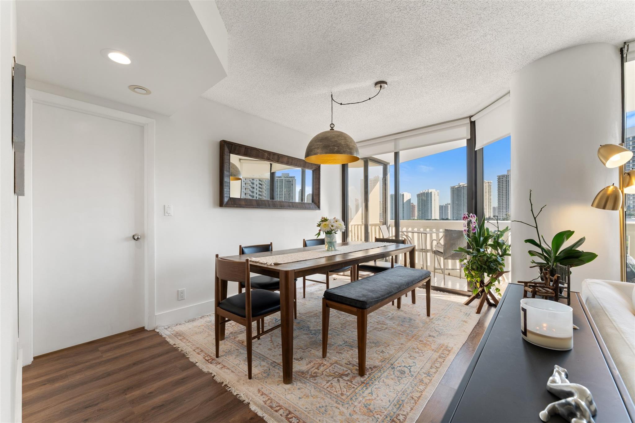 Williams Island - Residential