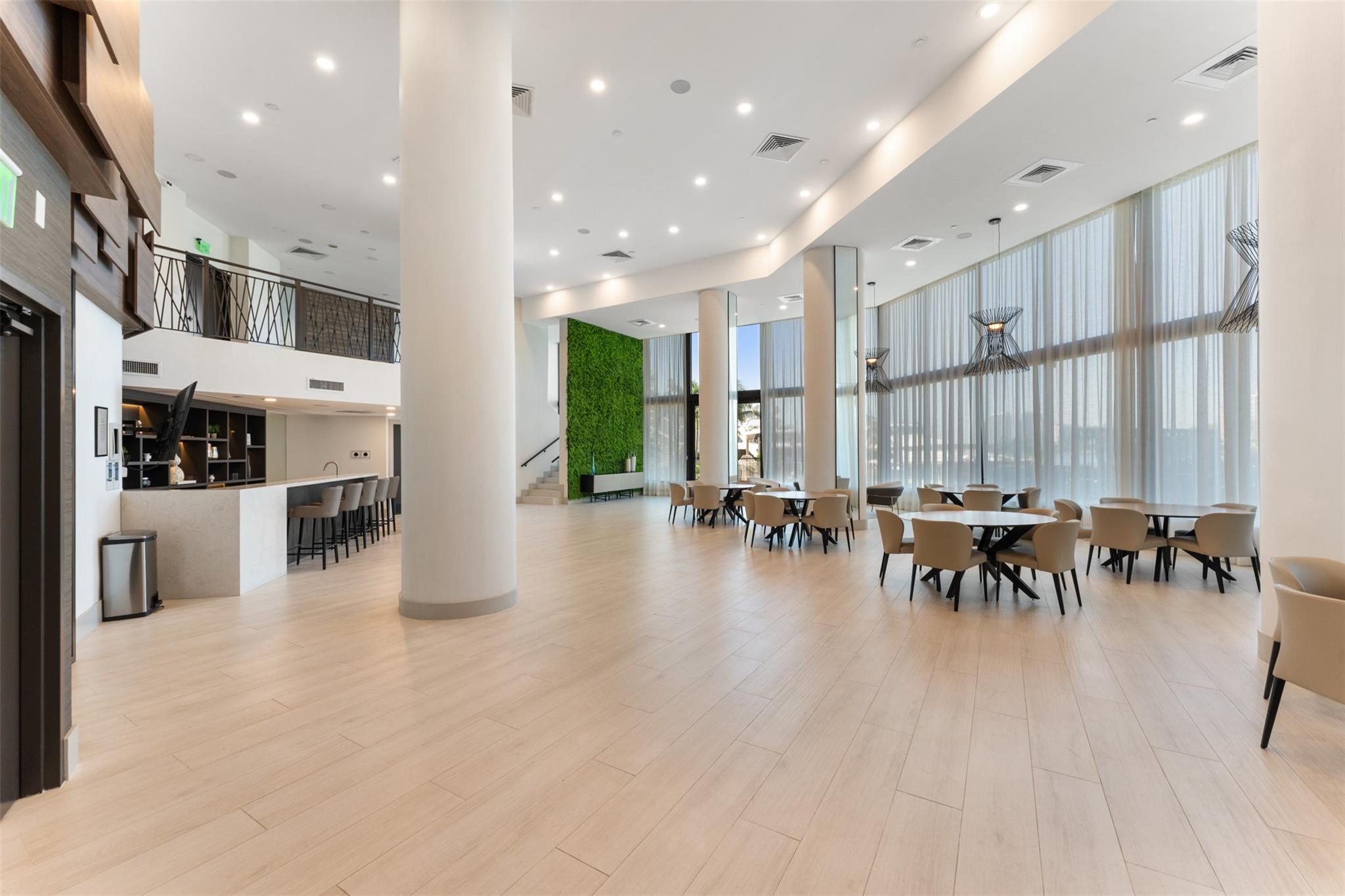 Williams Island - Residential