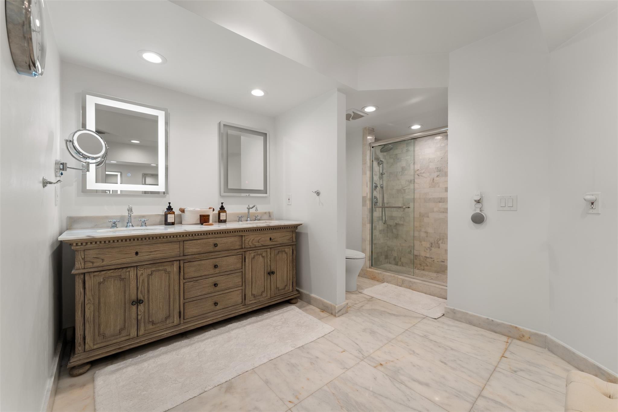 Williams Island - Residential