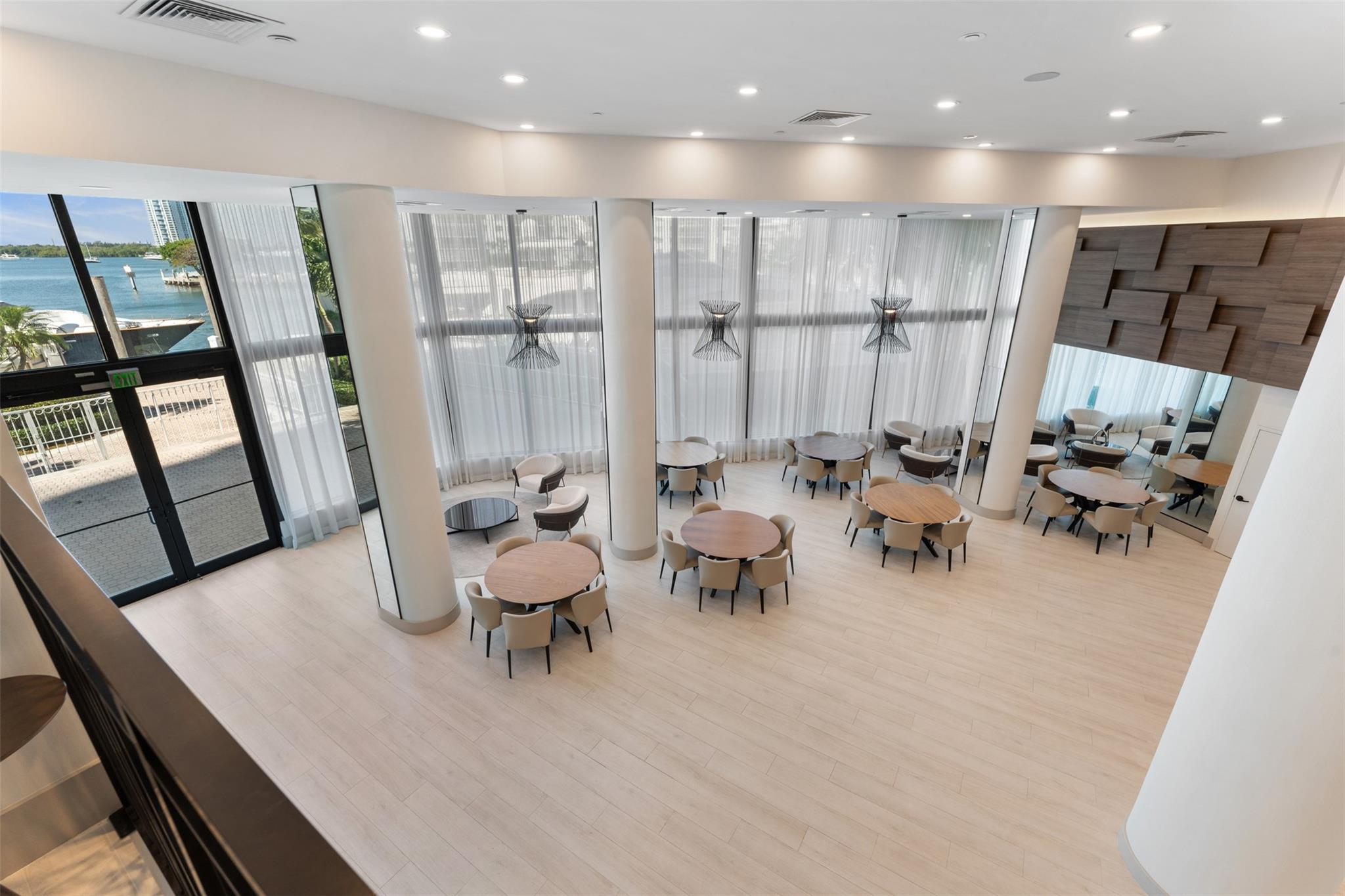 Williams Island - Residential