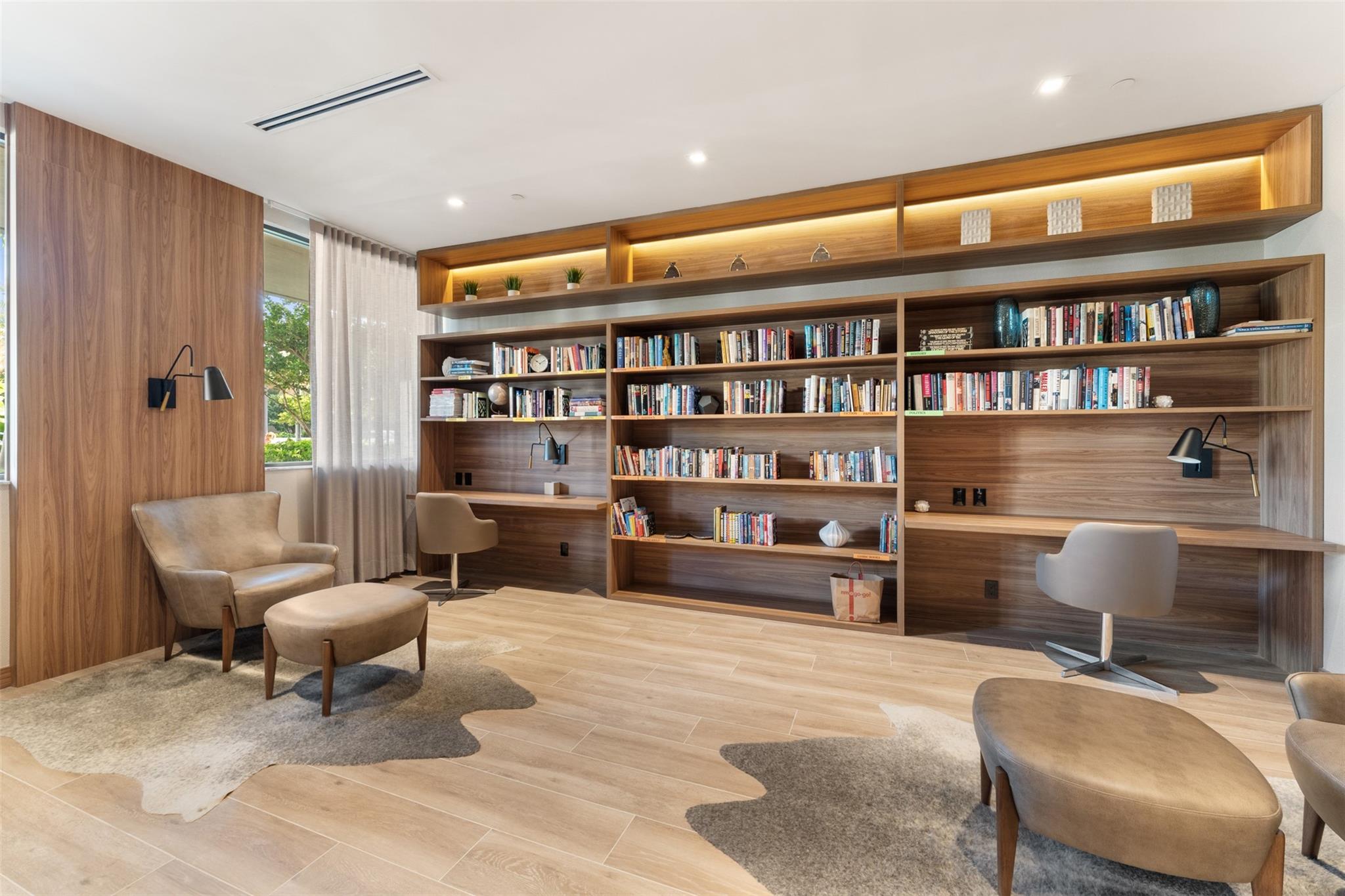 Williams Island - Residential