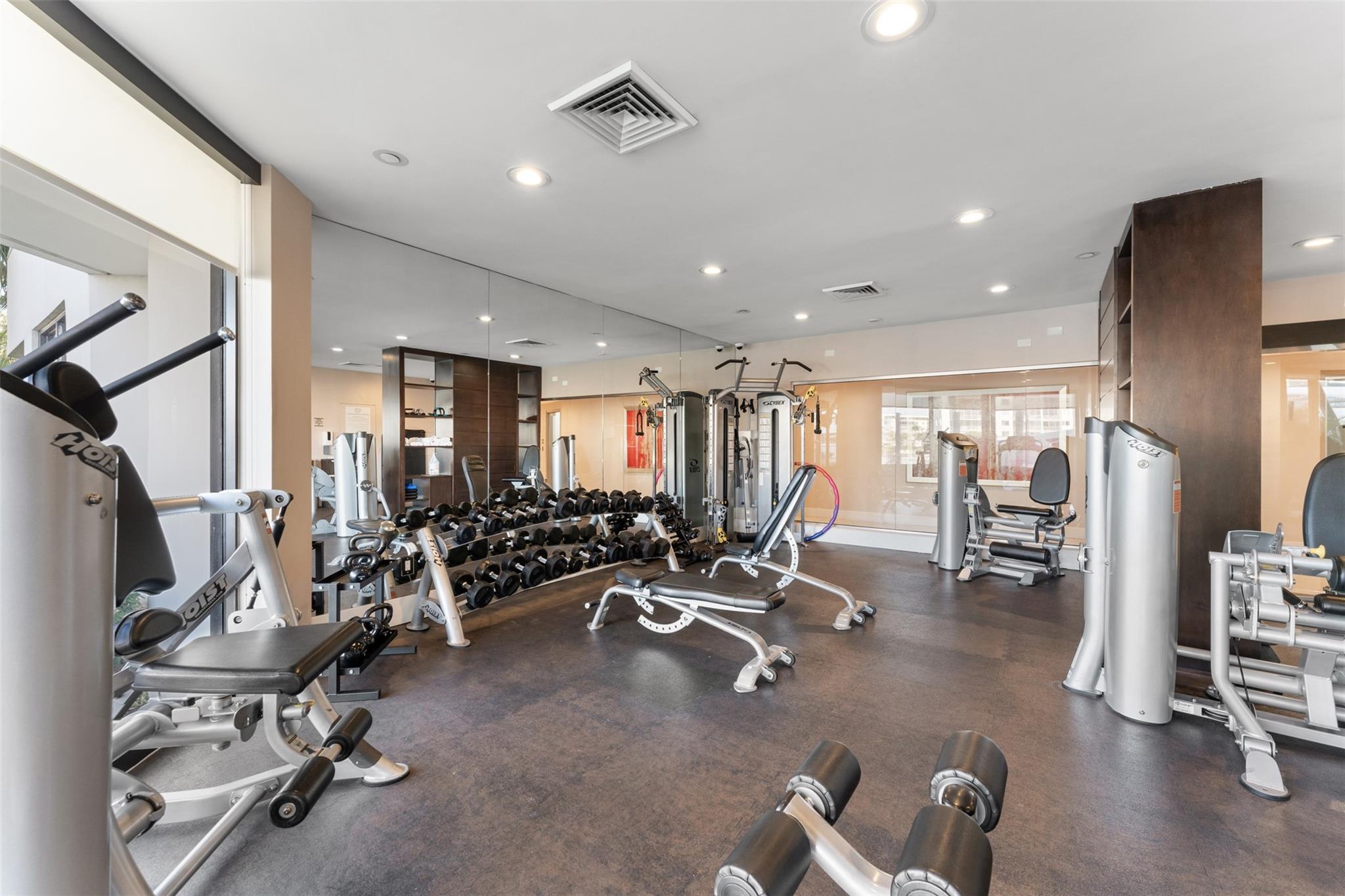 Williams Island - Residential