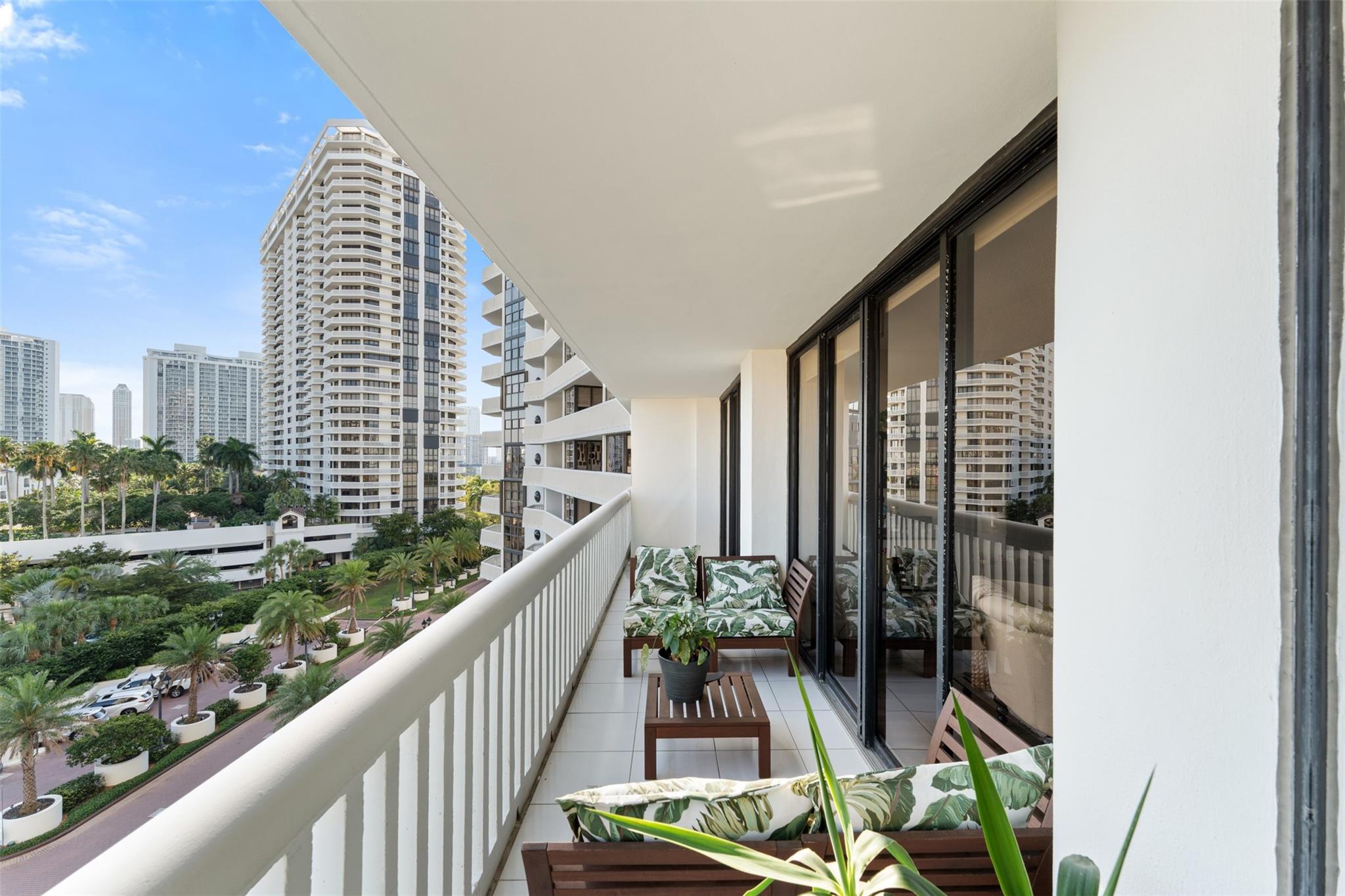 Williams Island - Residential