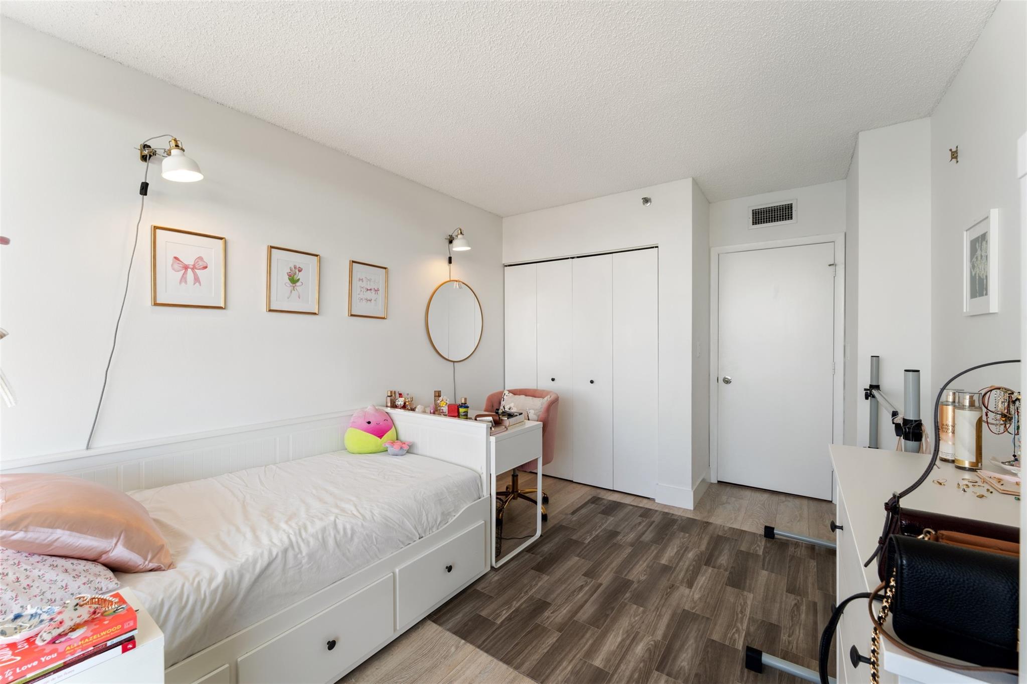 Williams Island - Residential