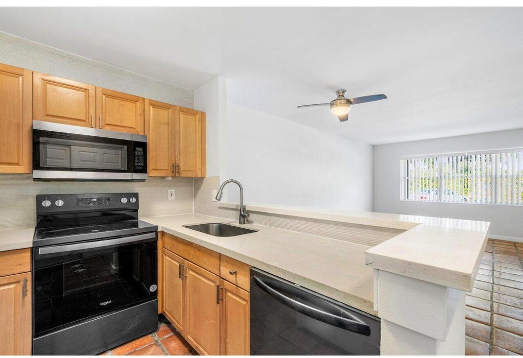 Photo of 420 SE 2nd Avenue #2, Deerfield Beach, FL 33441 (MLS # B26069000)