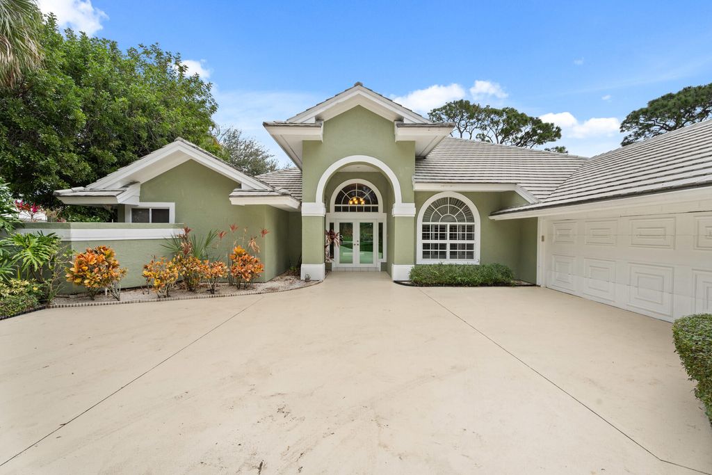 Photo of 6581 SE Baltusrol Terrace, Stuart, FL 34997 (MLS # R11159704)