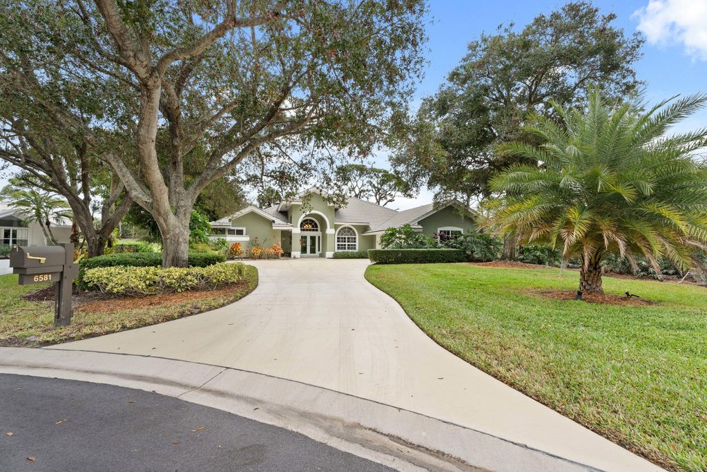 Photo of 6581 SE Baltusrol Terrace, Stuart, FL 34997 (MLS # R11159704)