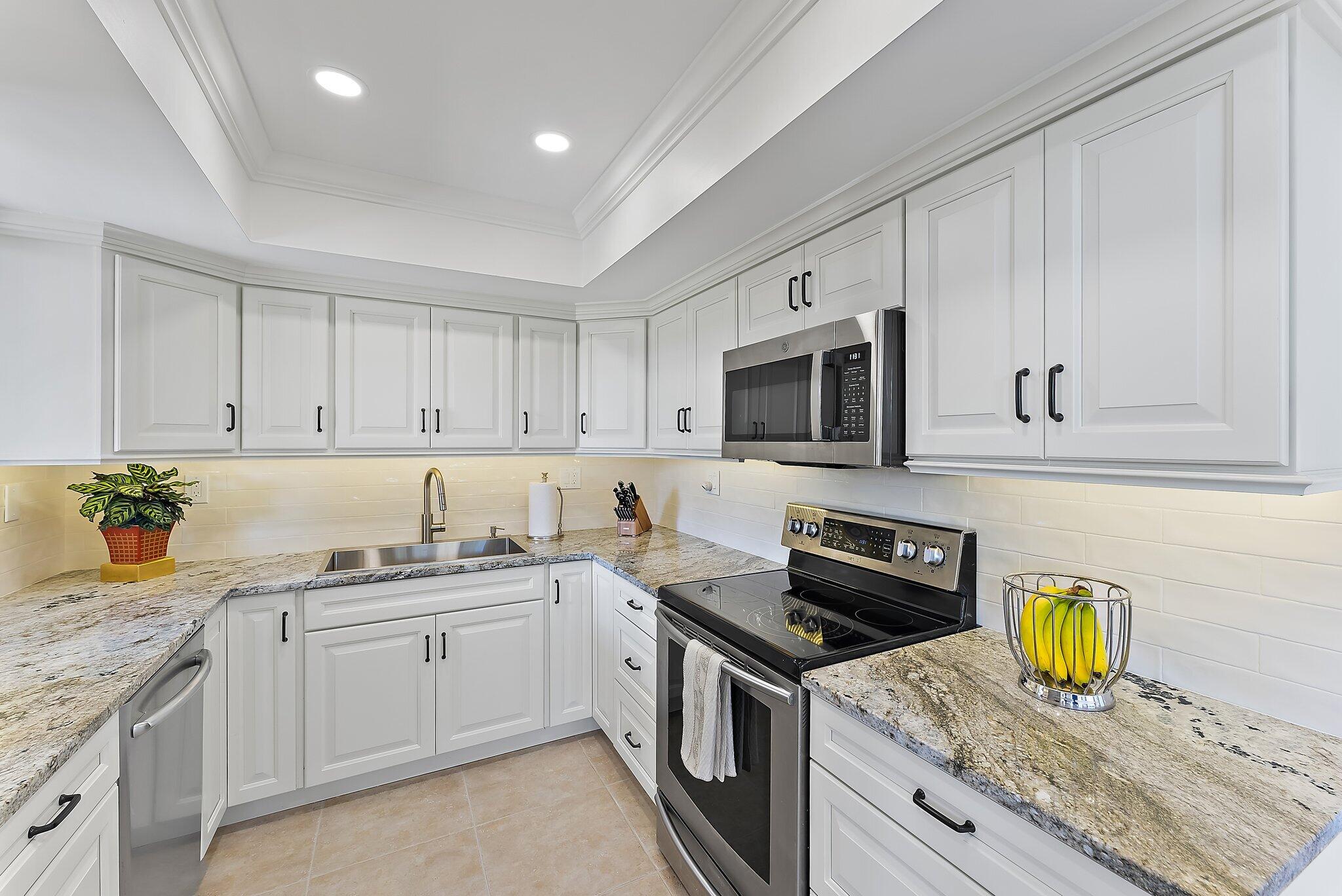 OLD PORT COVE TOWER WEST CONDO - Residential