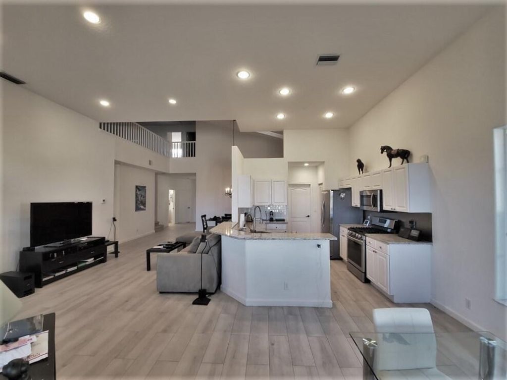 Photo of 46 Pinnacle Cove, Palm Beach Gardens, FL 33418 (MLS # B26030037)