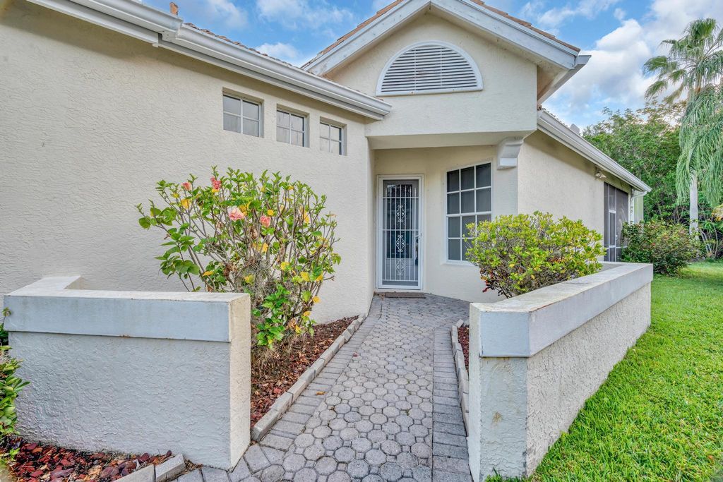 Photo of 572 SW New Castle Cove SW, Port Saint Lucie, FL 34986 (MLS # R11079147)