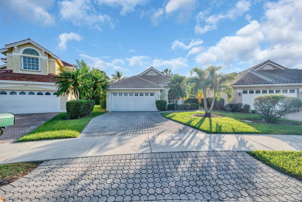 Photo of 572 SW New Castle Cove SW, Port Saint Lucie, FL 34986 (MLS # R11079147)