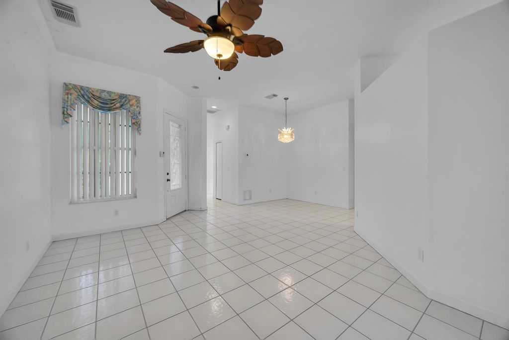 Photo of 572 SW New Castle Cove SW, Port Saint Lucie, FL 34986 (MLS # R11079147)
