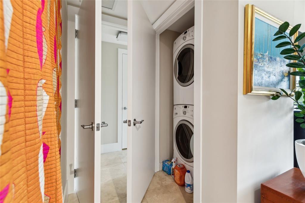 Fountains on Ocean Blvd - Residential