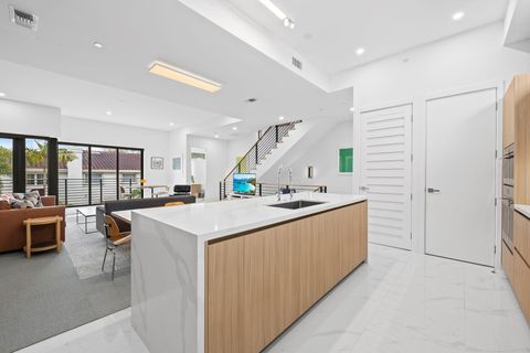 Tiny photo for 818 NE 2nd Street, Fort Lauderdale, FL 33301 (MLS # B26035460)