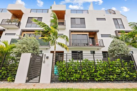 Tiny photo for 818 NE 2nd Street, Fort Lauderdale, FL 33301 (MLS # B26035460)