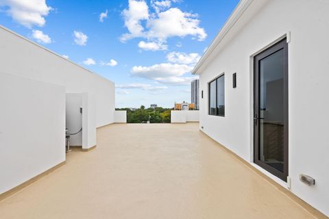 Tiny photo for 818 NE 2nd Street, Fort Lauderdale, FL 33301 (MLS # B26035460)
