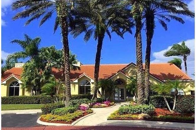 SUPER LOCATION! Less than 2 miles to the MALL, BB&T CENTER, 595 & SAWGRASS EXPRESSWAY. Updated, no carpet, 2/2 with storage room( a room just for storage!) and full size W/D. Water included. Across the street from A+ Elementary and Flamingo Park. Come see your new home today!