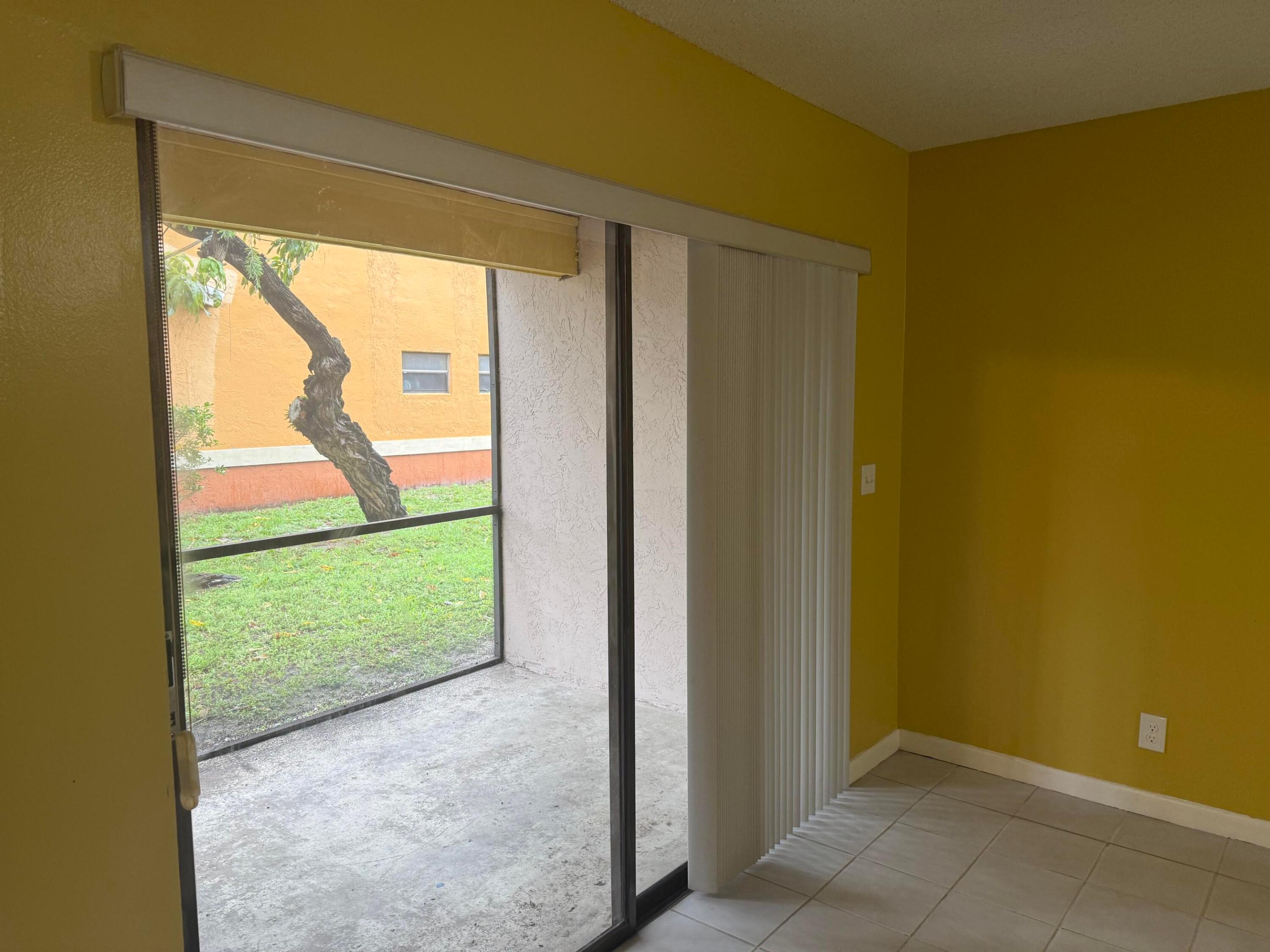 CIRCLE VILLAS (THE) CONDO - Residential