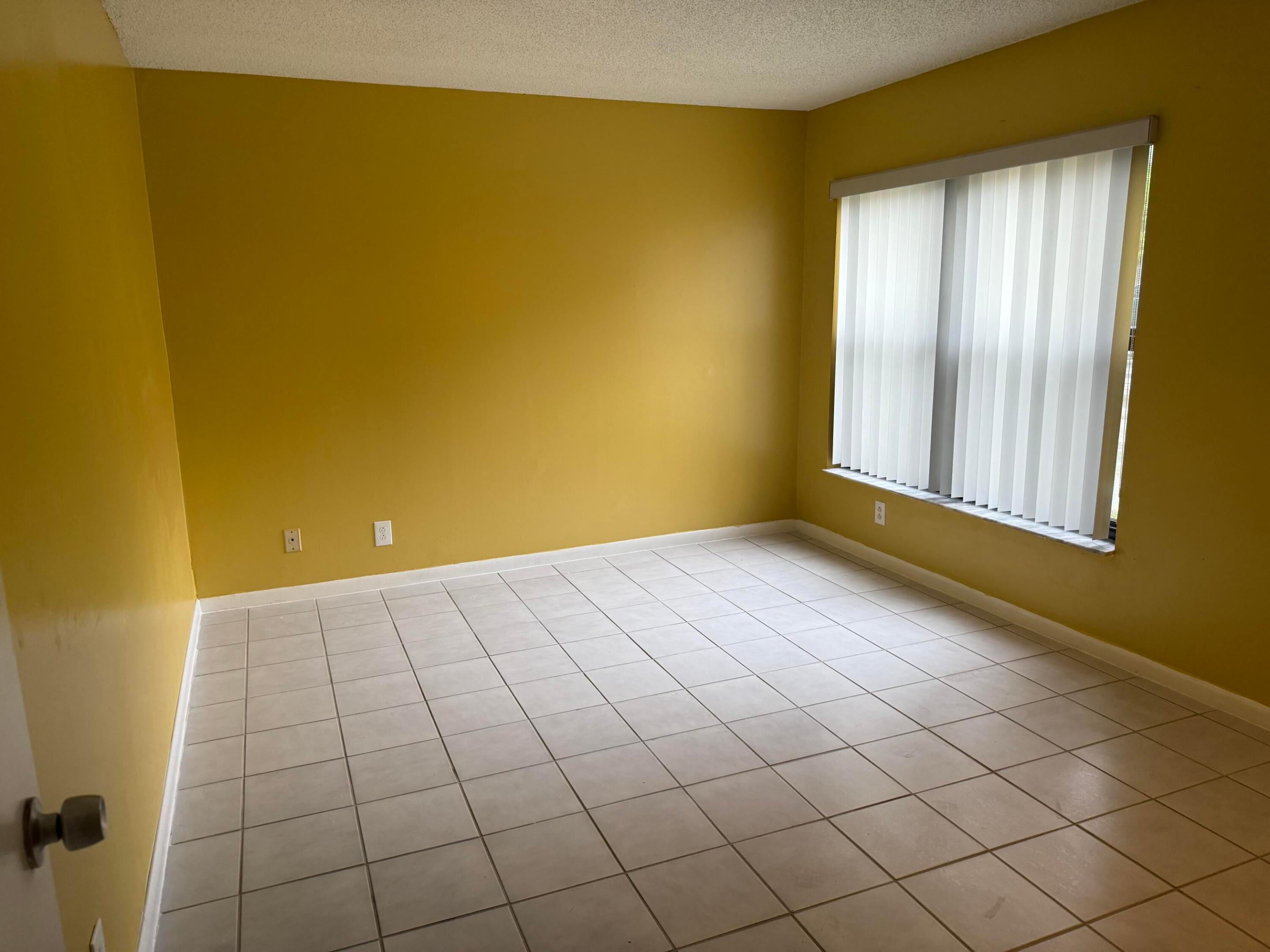 CIRCLE VILLAS (THE) CONDO - Residential