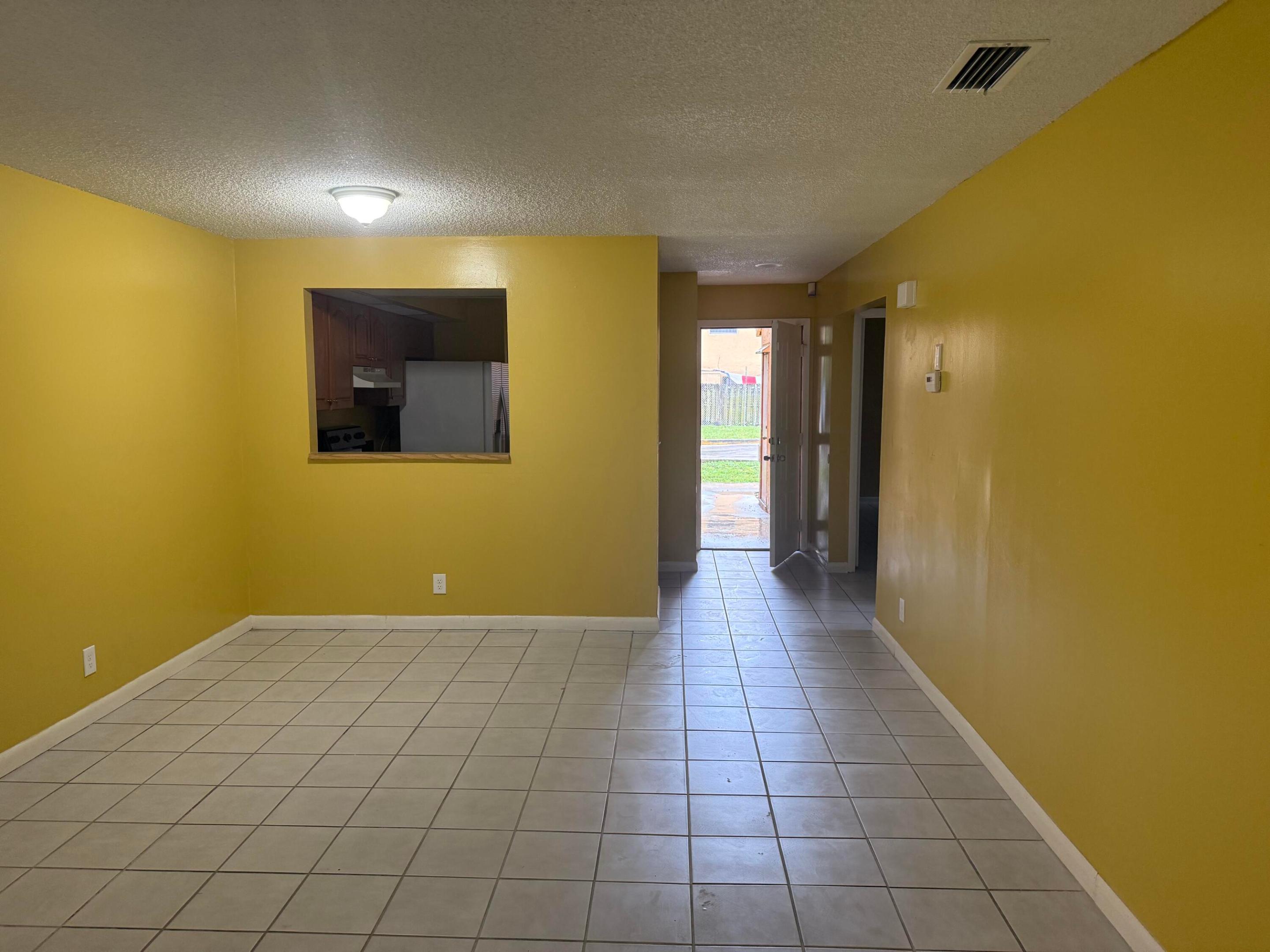 CIRCLE VILLAS (THE) CONDO - Residential