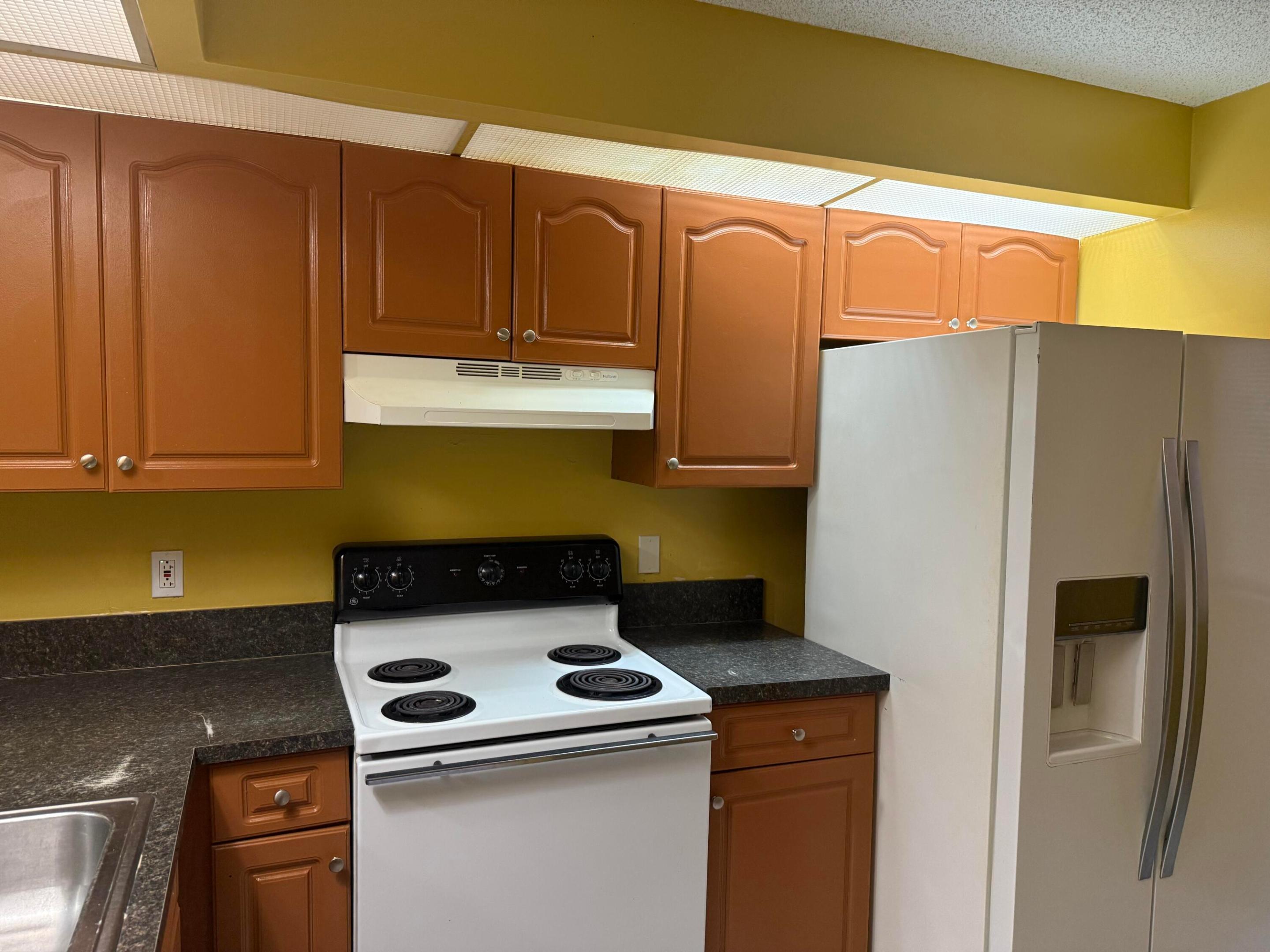 CIRCLE VILLAS (THE) CONDO - Residential