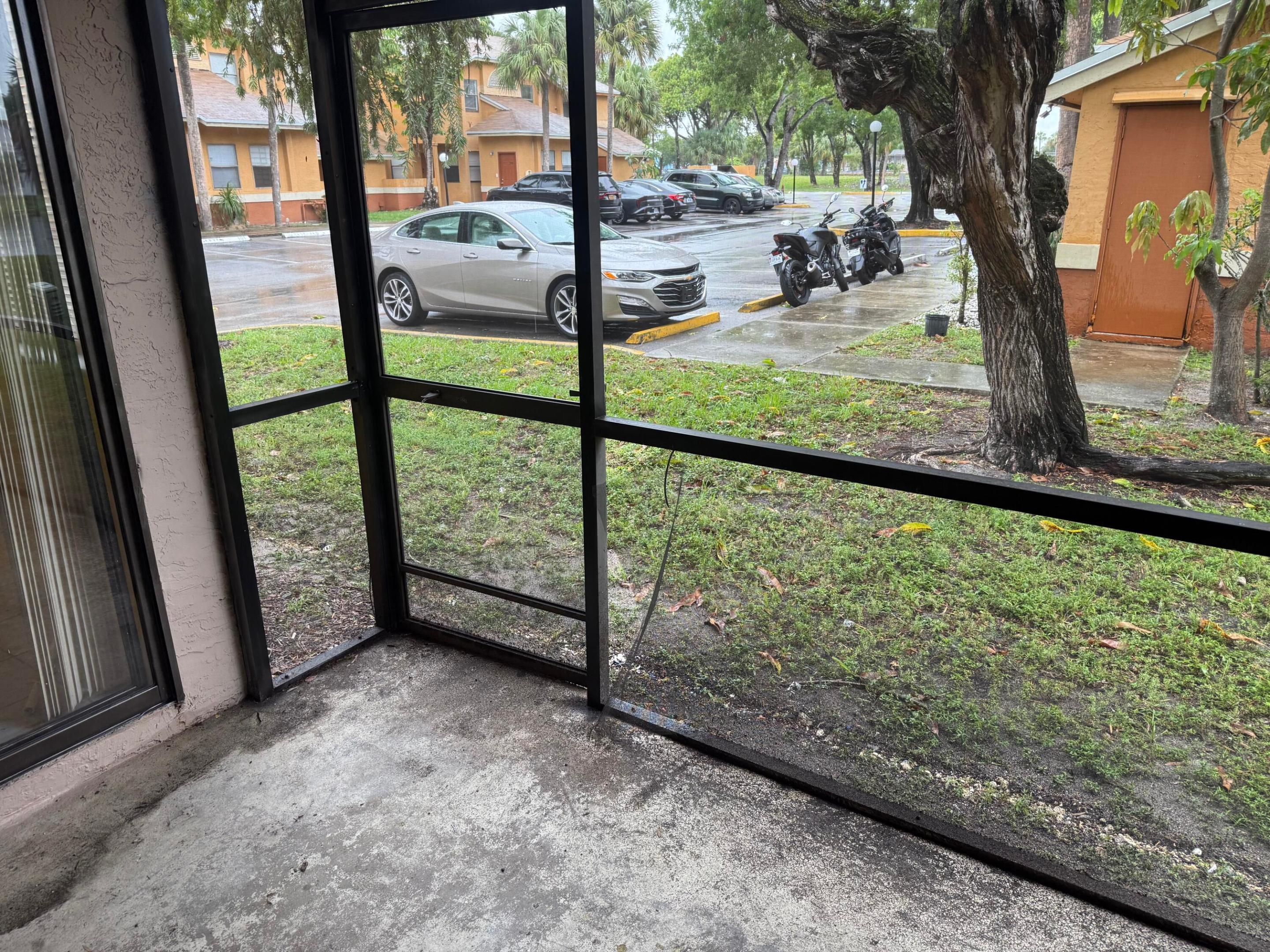 CIRCLE VILLAS (THE) CONDO - Residential