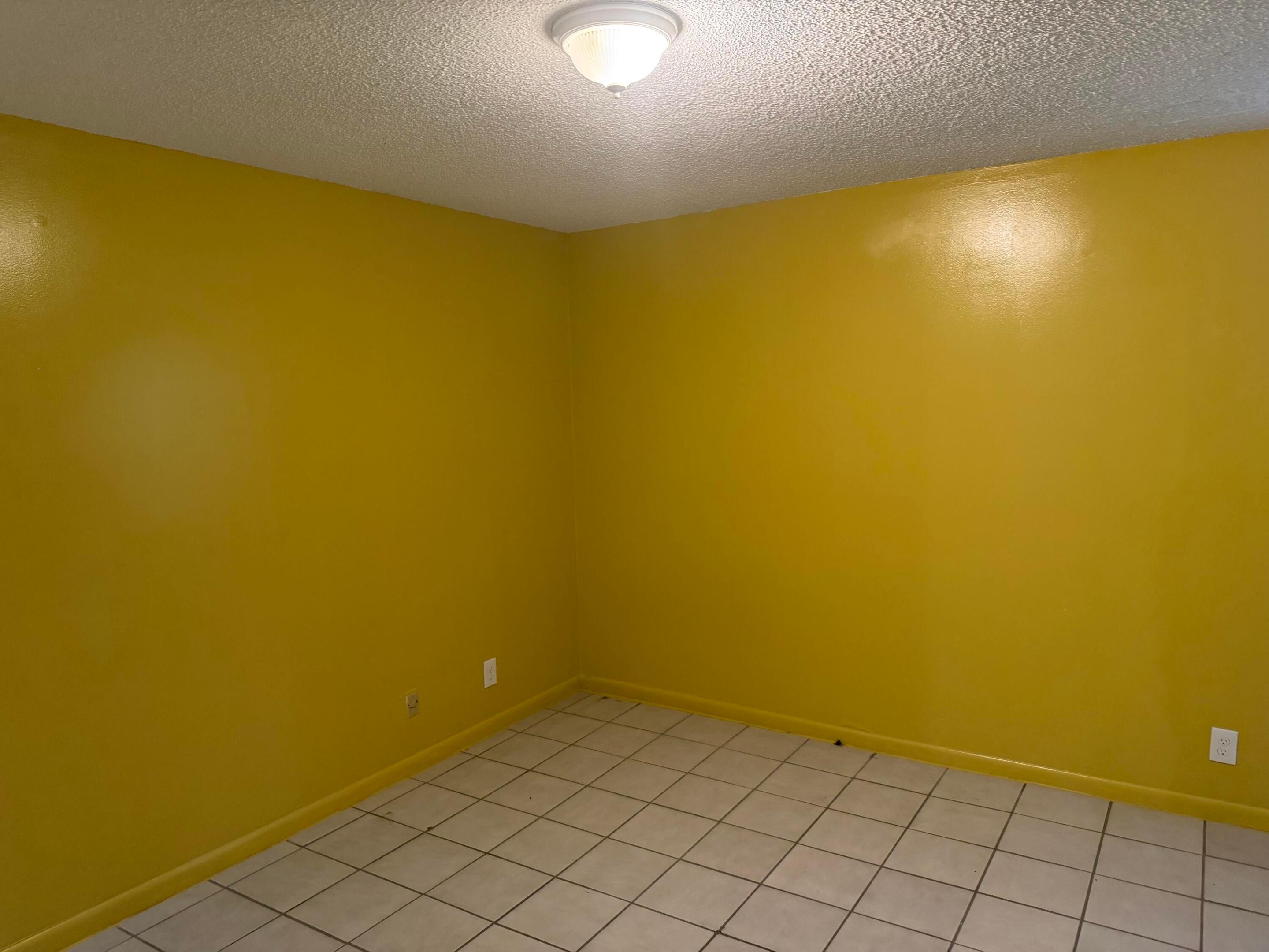 CIRCLE VILLAS (THE) CONDO - Residential