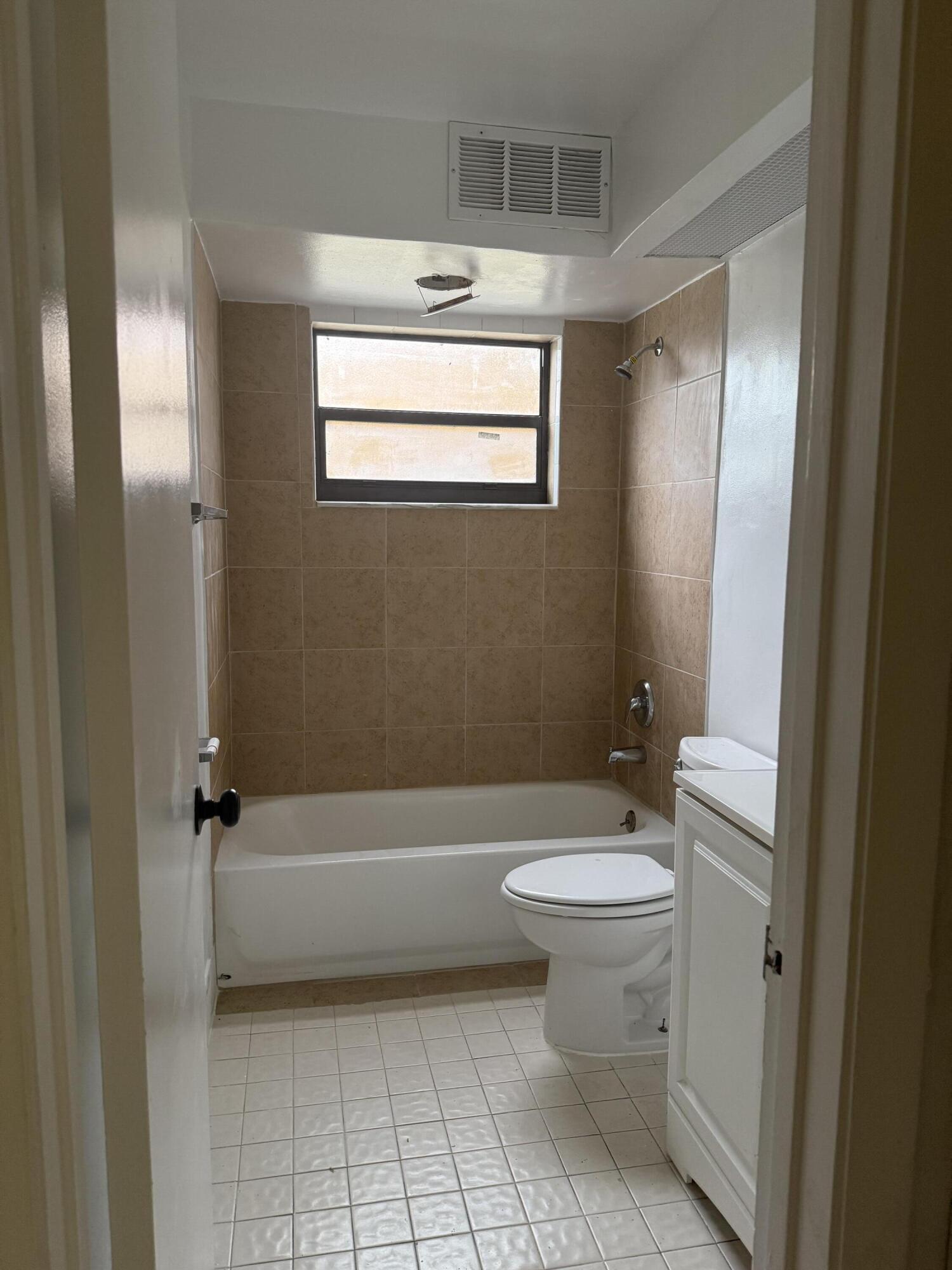 CIRCLE VILLAS (THE) CONDO - Residential