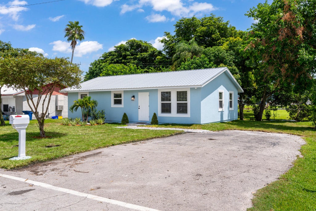Photo of 625 NW 14TH Street, Belle Glade, FL 33430 (MLS # B26069438)