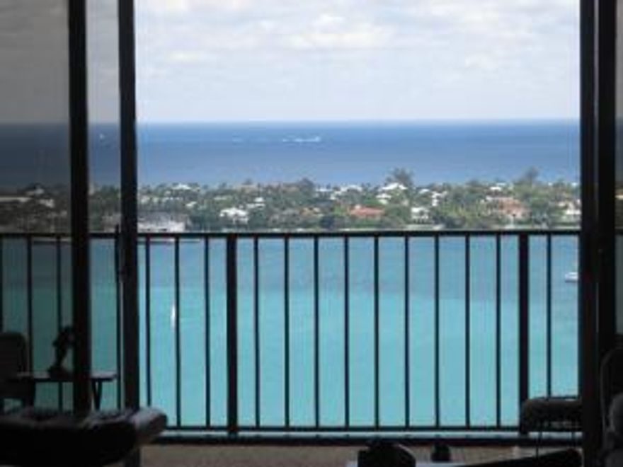 25th floor summer rental. Minutes to downtown/beaches. Located in the historic Northwood neighborhood, Palm Beach House offers private beach, tiki hut, pool, beachside bbq area, wifi in common areas. Unit offers mid-century retro decor, panoramic views from the 28 foot balcony, just bring your toothbrush! Rent includes water/sewer/basic cable, electric included up to $75/mn.