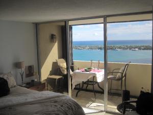 PALM BEACH HOUSE CONDO - Residential Lease