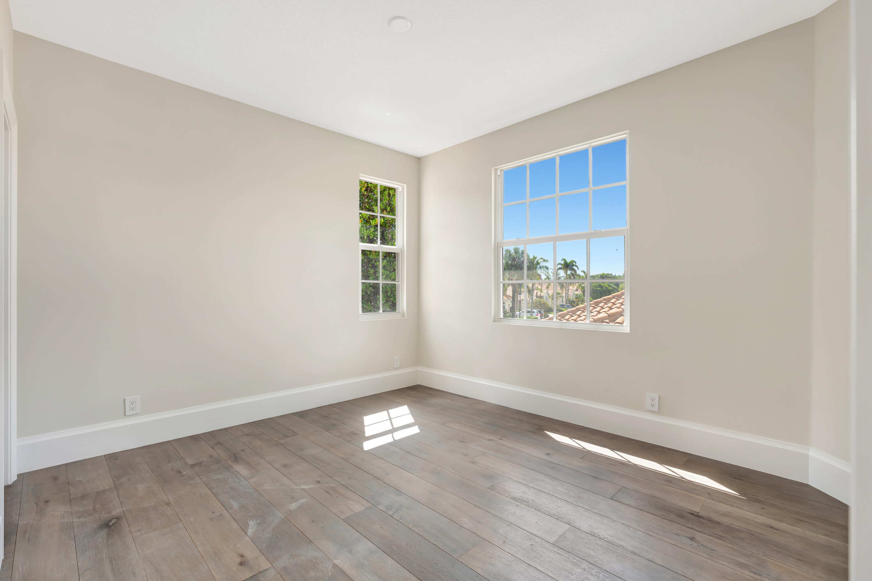 DIAMOND HEAD - Residential