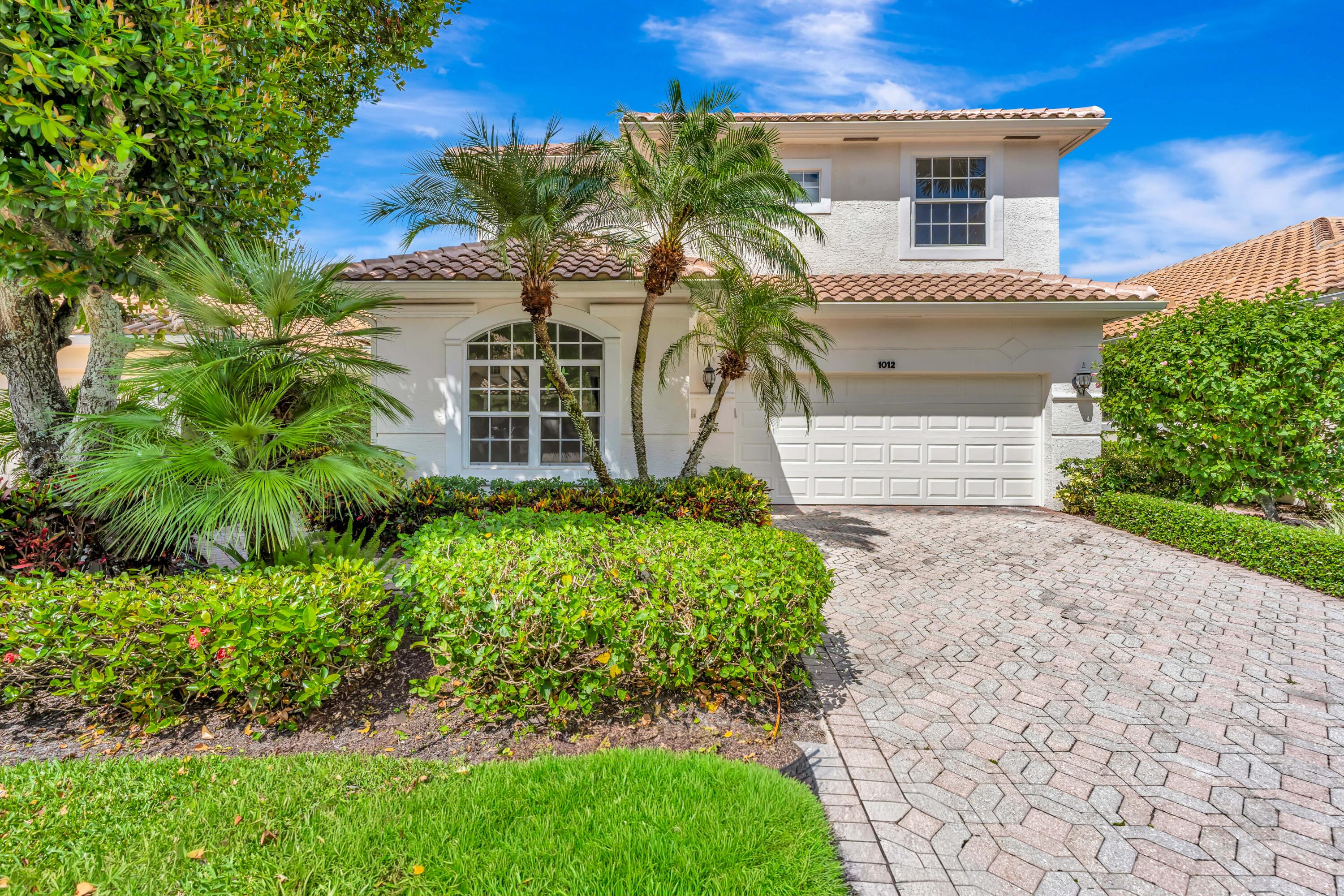 1012 Diamond Head Way