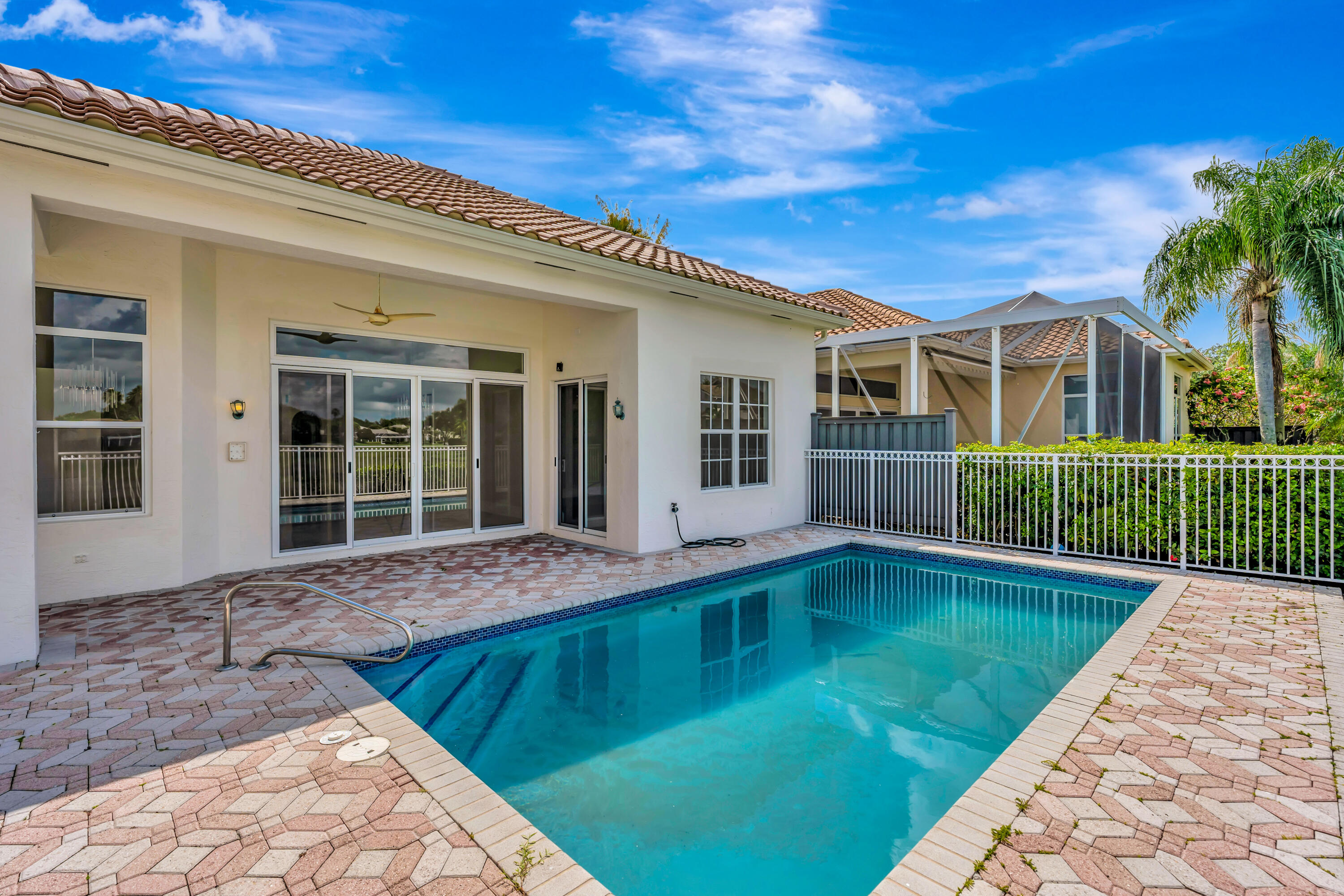 DIAMOND HEAD - Residential