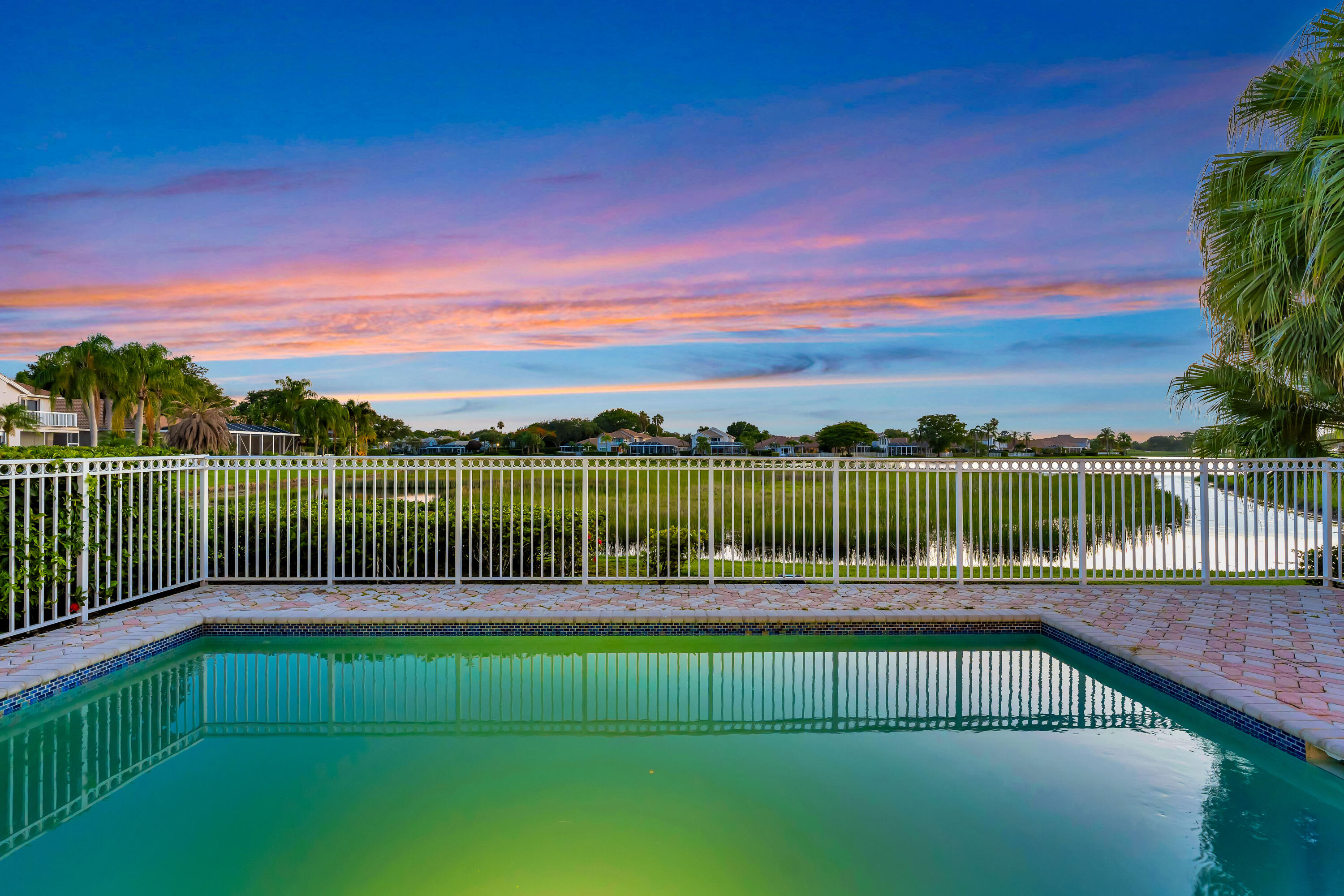 DIAMOND HEAD - Residential