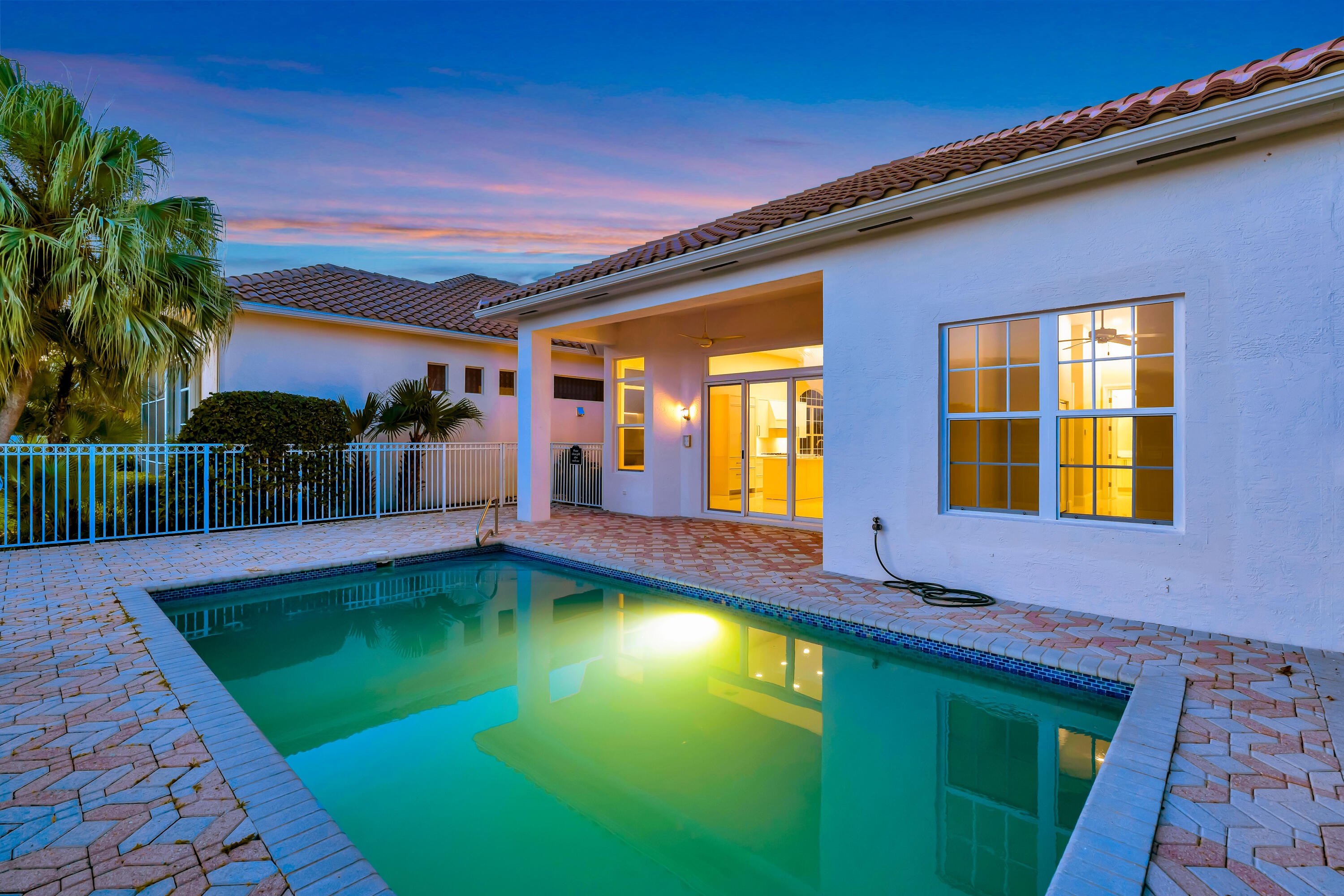 DIAMOND HEAD - Residential