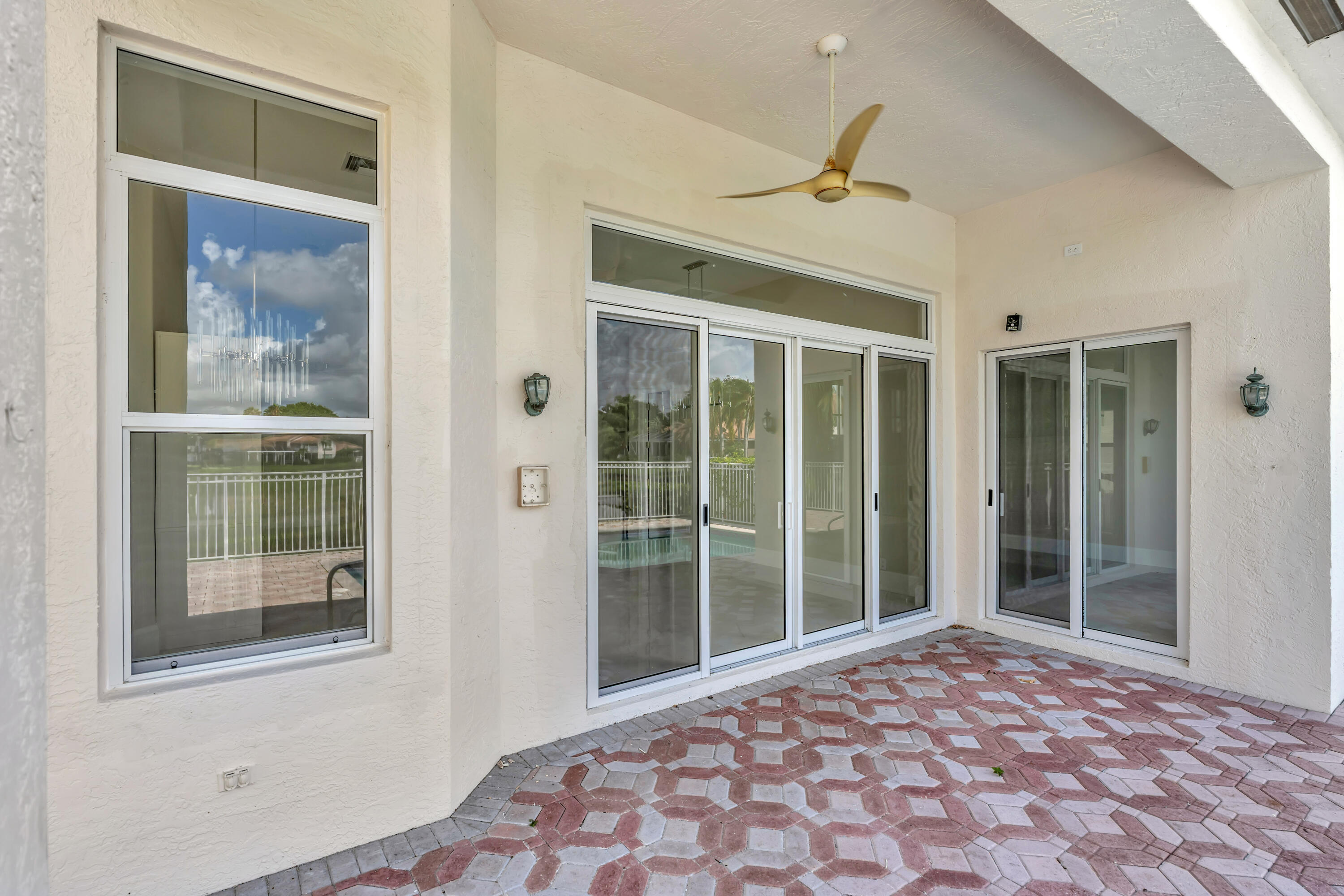 DIAMOND HEAD - Residential